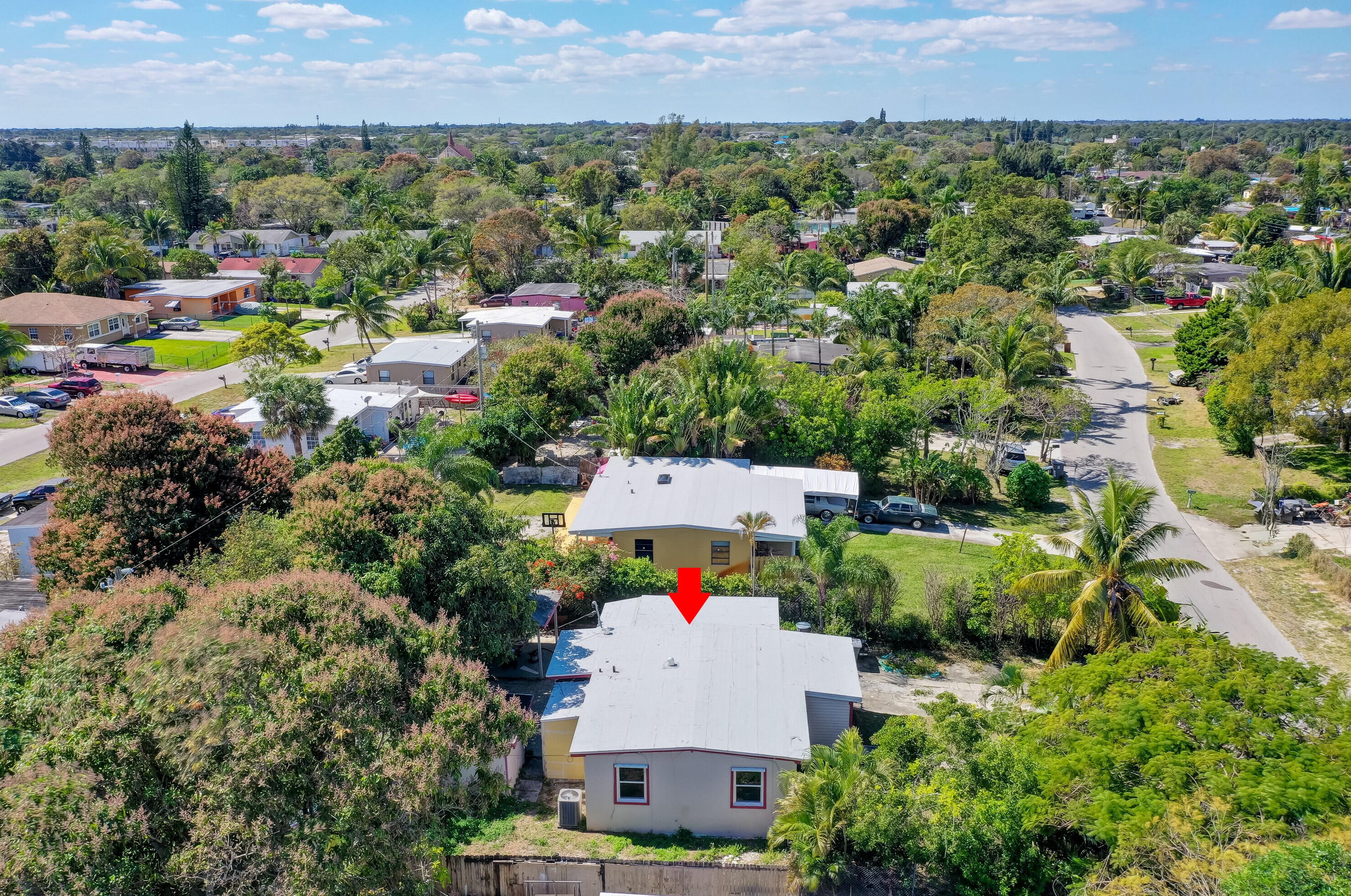 560 Oleander Rd, Lake Worth FL  33462-5944 exterior