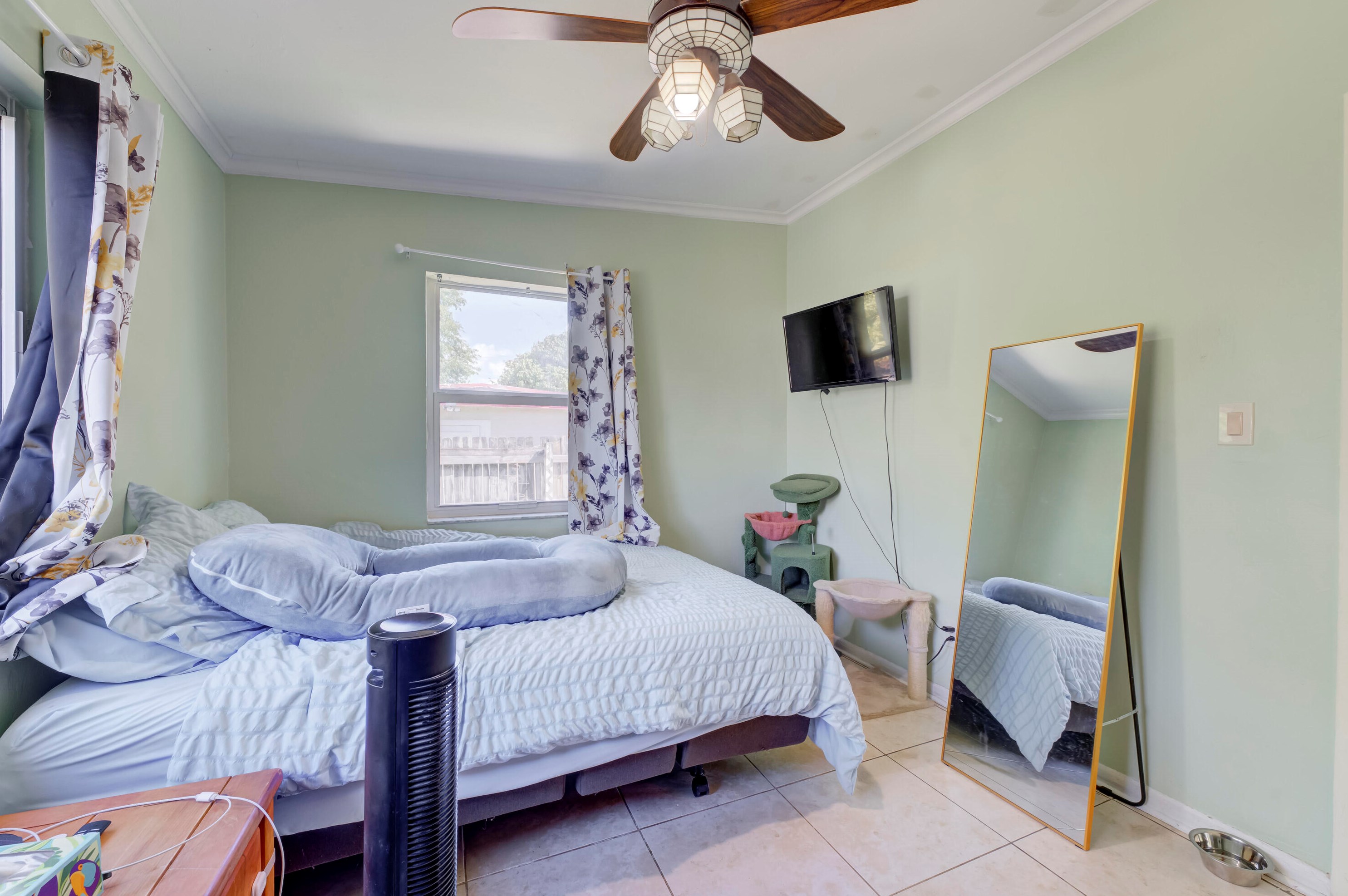 560 Oleander Rd, Lake Worth FL  33462-5944 exterior