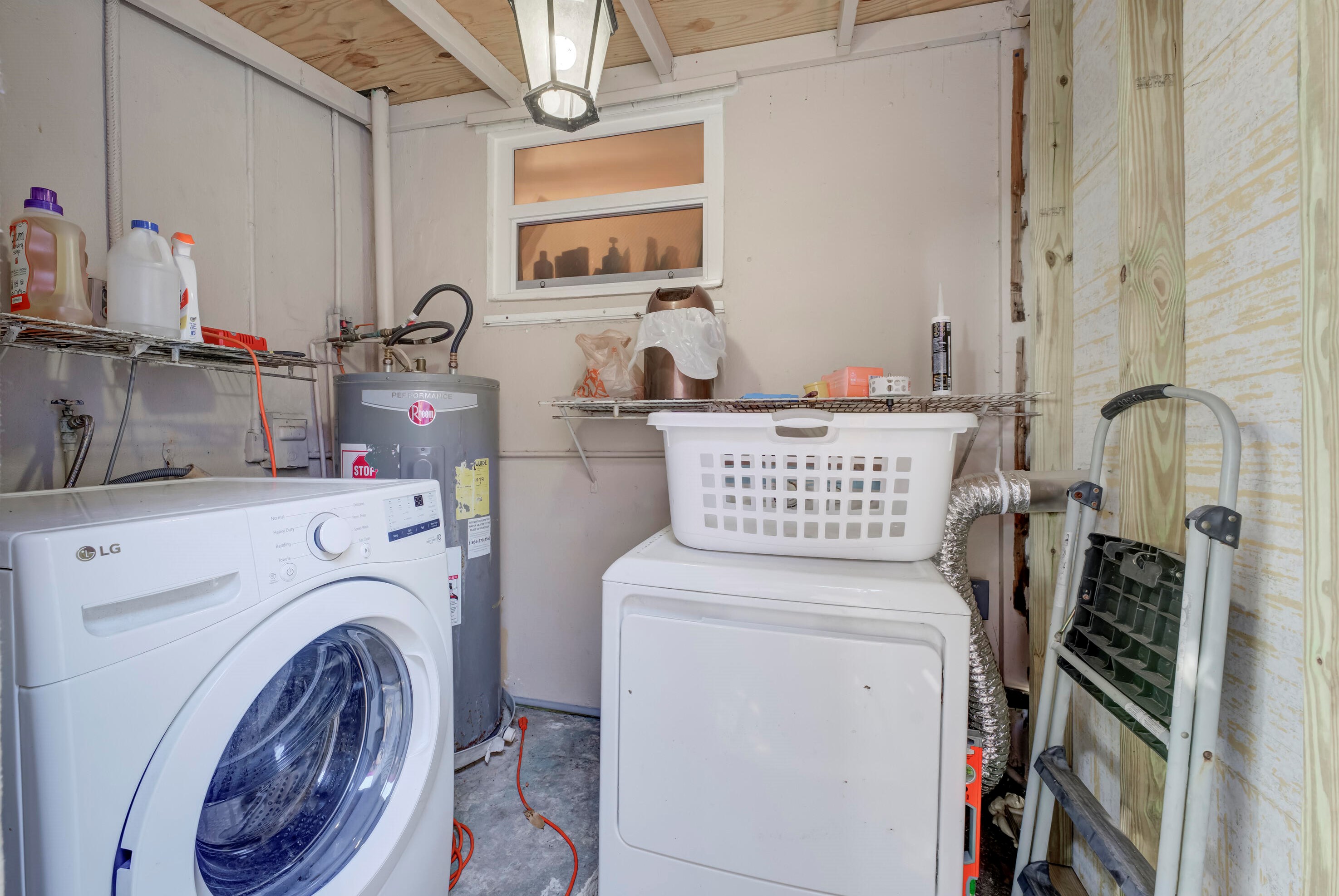 560 Oleander Rd, Lake Worth FL  33462-5944 exterior