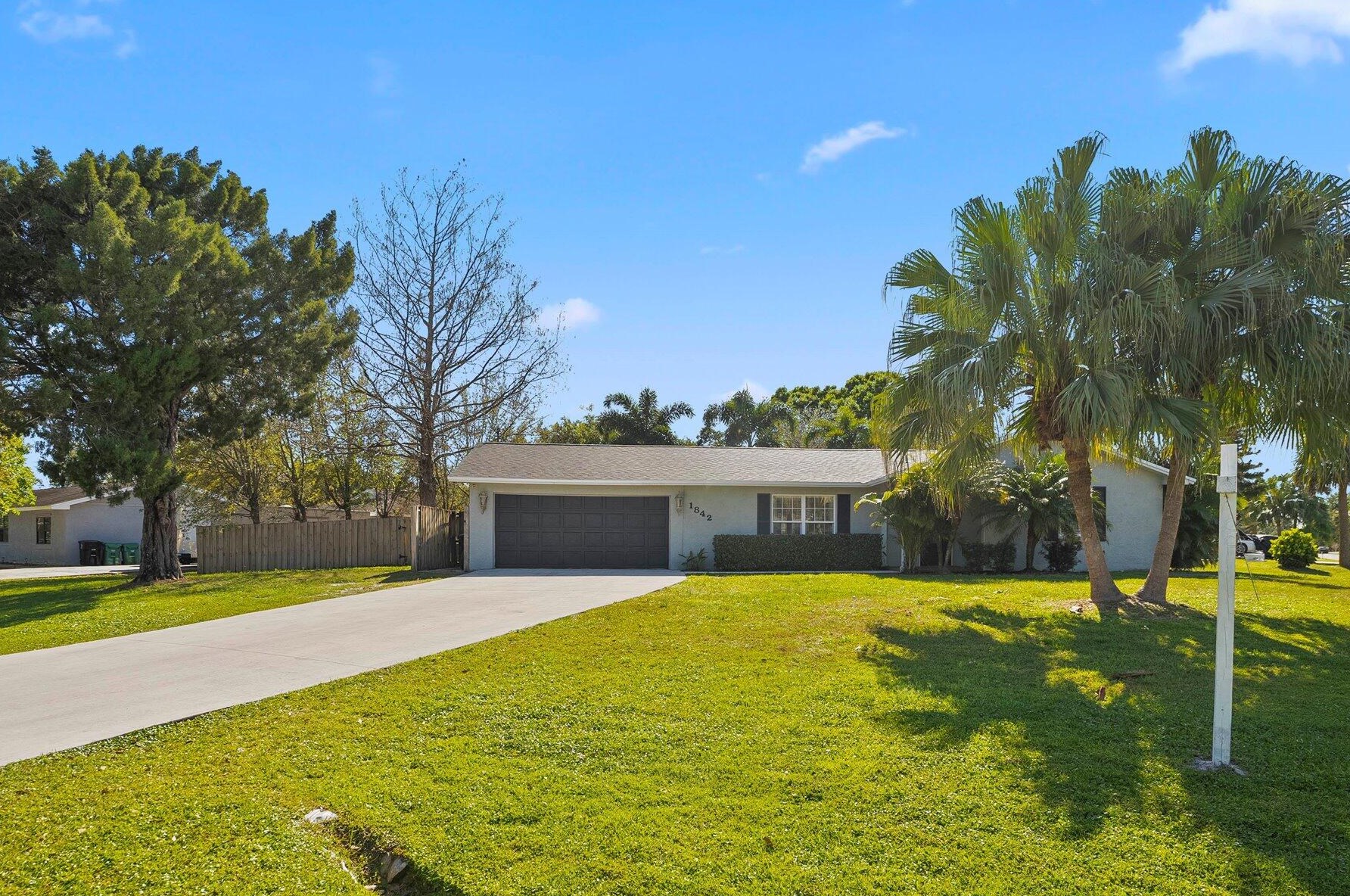 1842 Burlington St, Fort Pierce FL  34984-3581 exterior