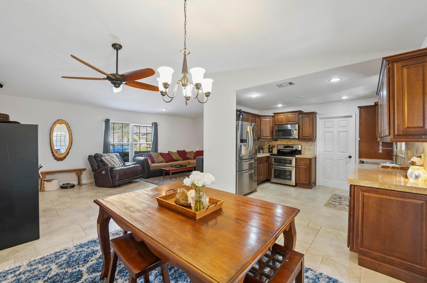 1842 Burlington St, Fort Pierce FL  34984-3581 exterior