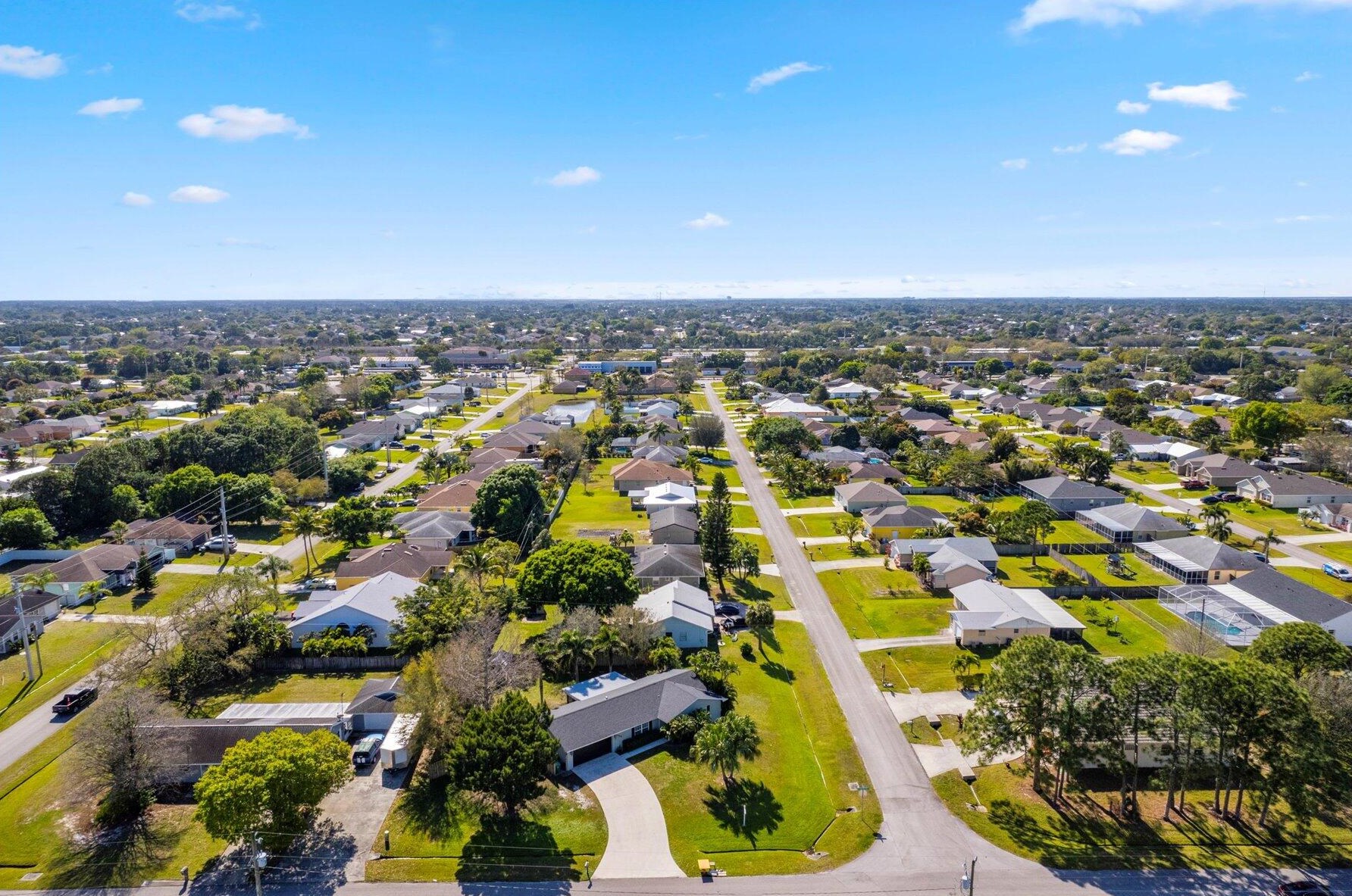 1842 Burlington St, Fort Pierce FL  34984-3581 exterior