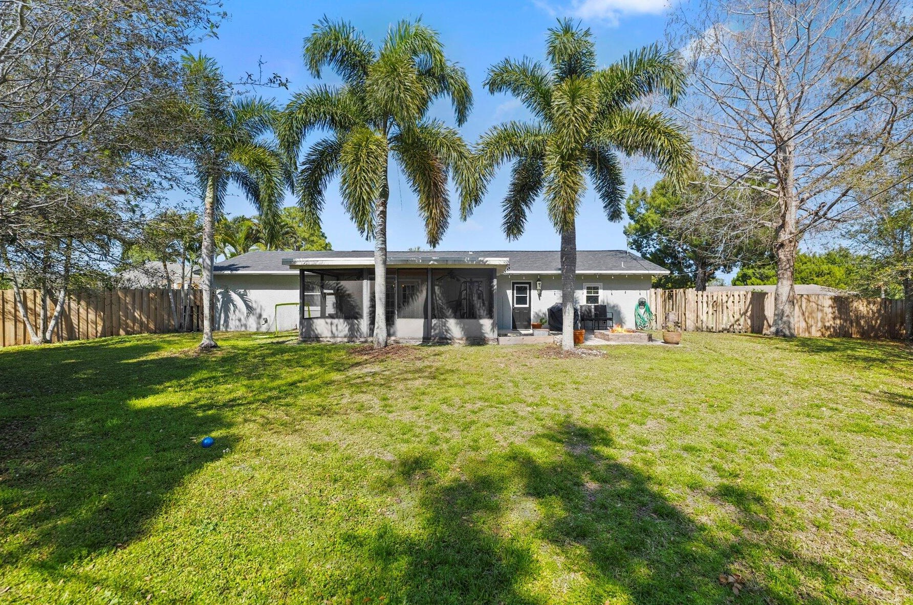 1842 Burlington St, Fort Pierce FL  34984-3581 exterior