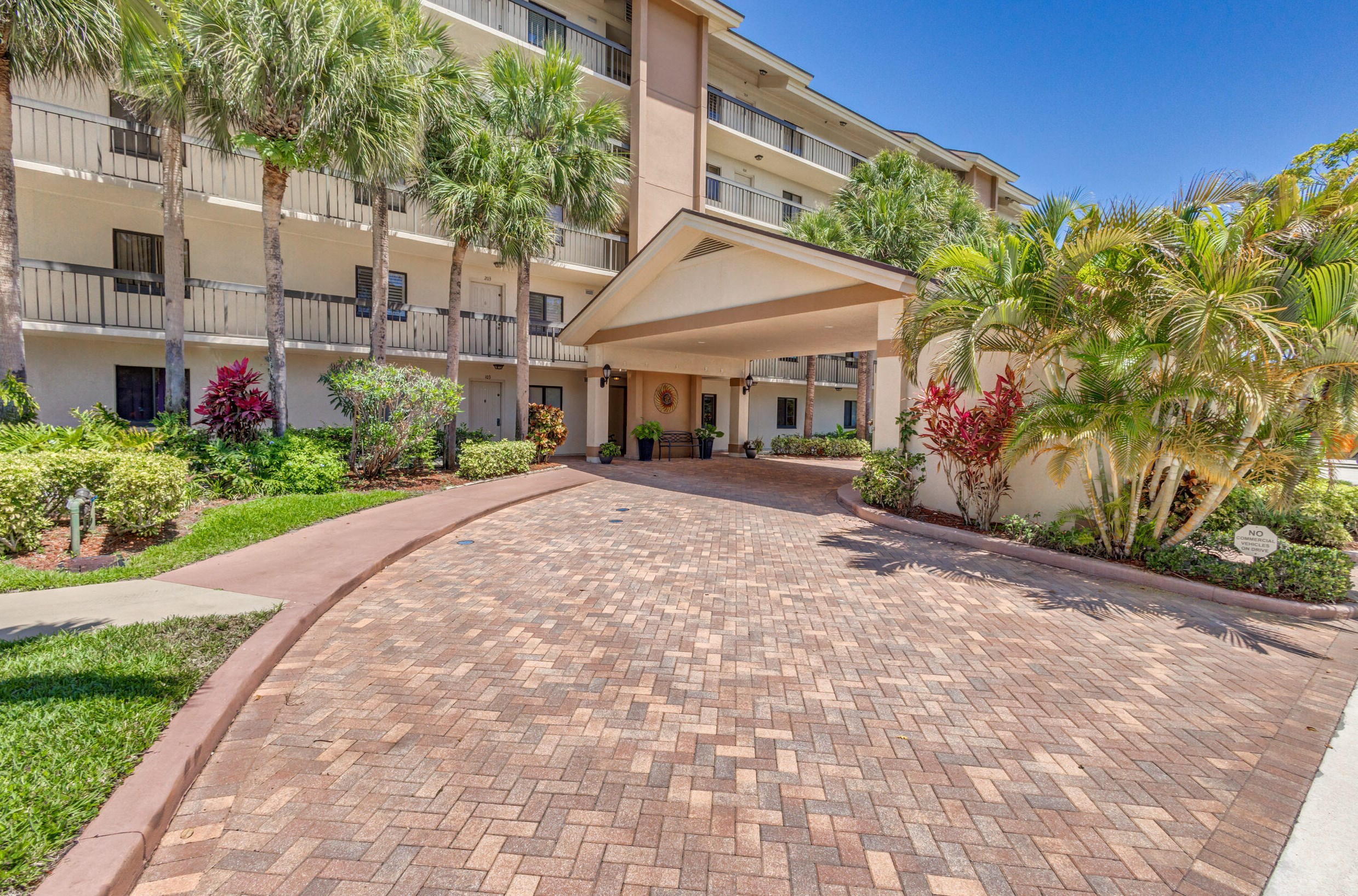 901 Seafarer Cir, Jupiter FL  33477-9071 exterior