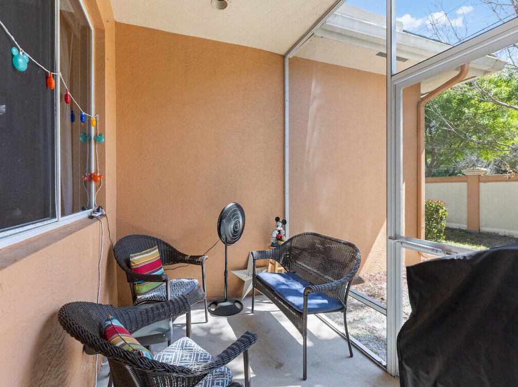 2571 Langrove Ln, Vero Beach FL 32962-4224 exterior