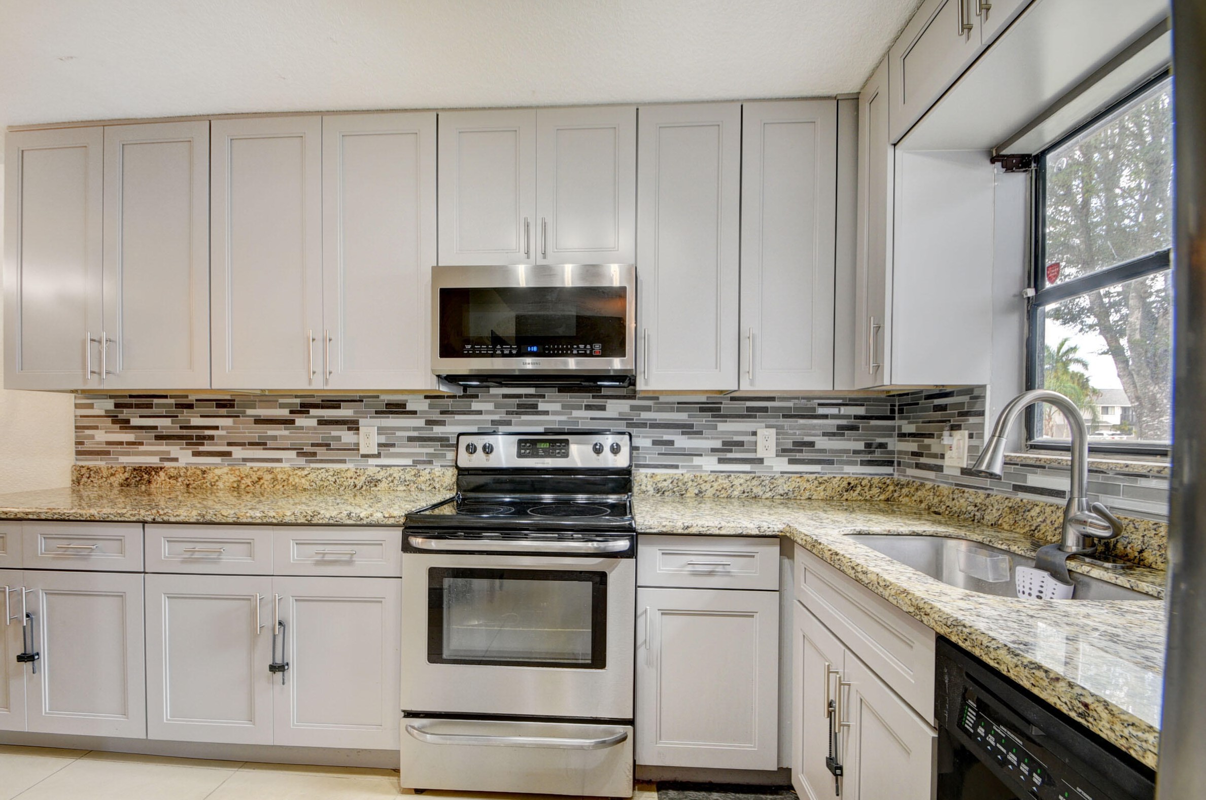 106 Shoreview Dr, Lake Worth FL  33463-2334 exterior