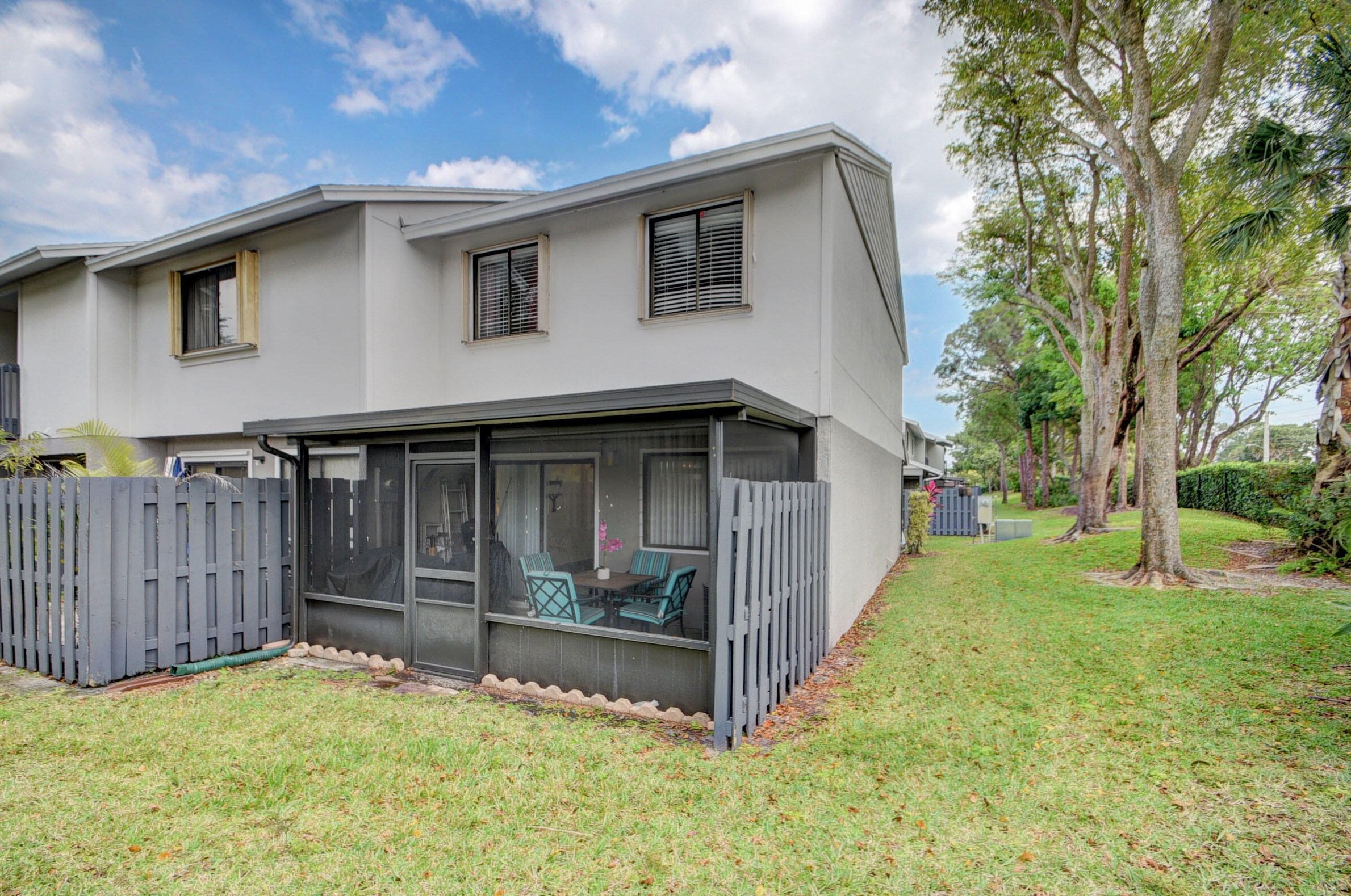 106 Shoreview Dr, Lake Worth FL  33463-2334 exterior