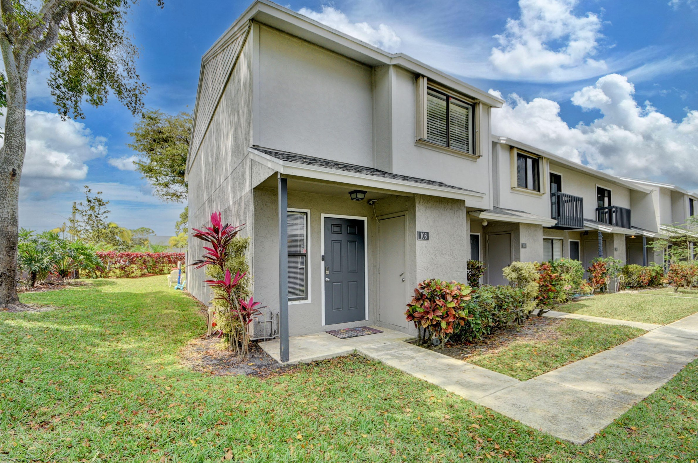 106 Shoreview Dr, Lake Worth FL  33463-2334 exterior