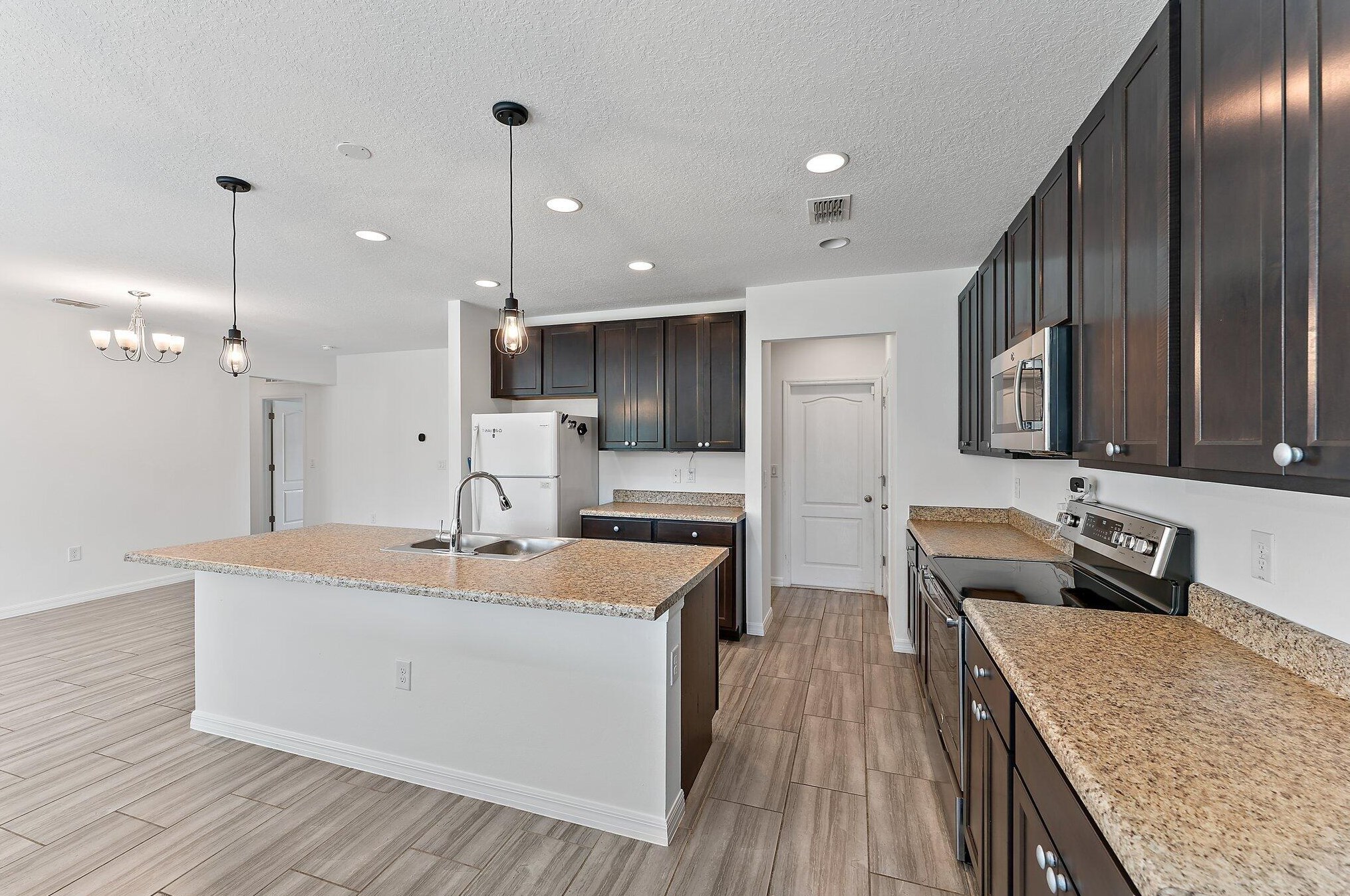 474 Saginaw Ave, Fort Pierce FL  34953-5990 exterior