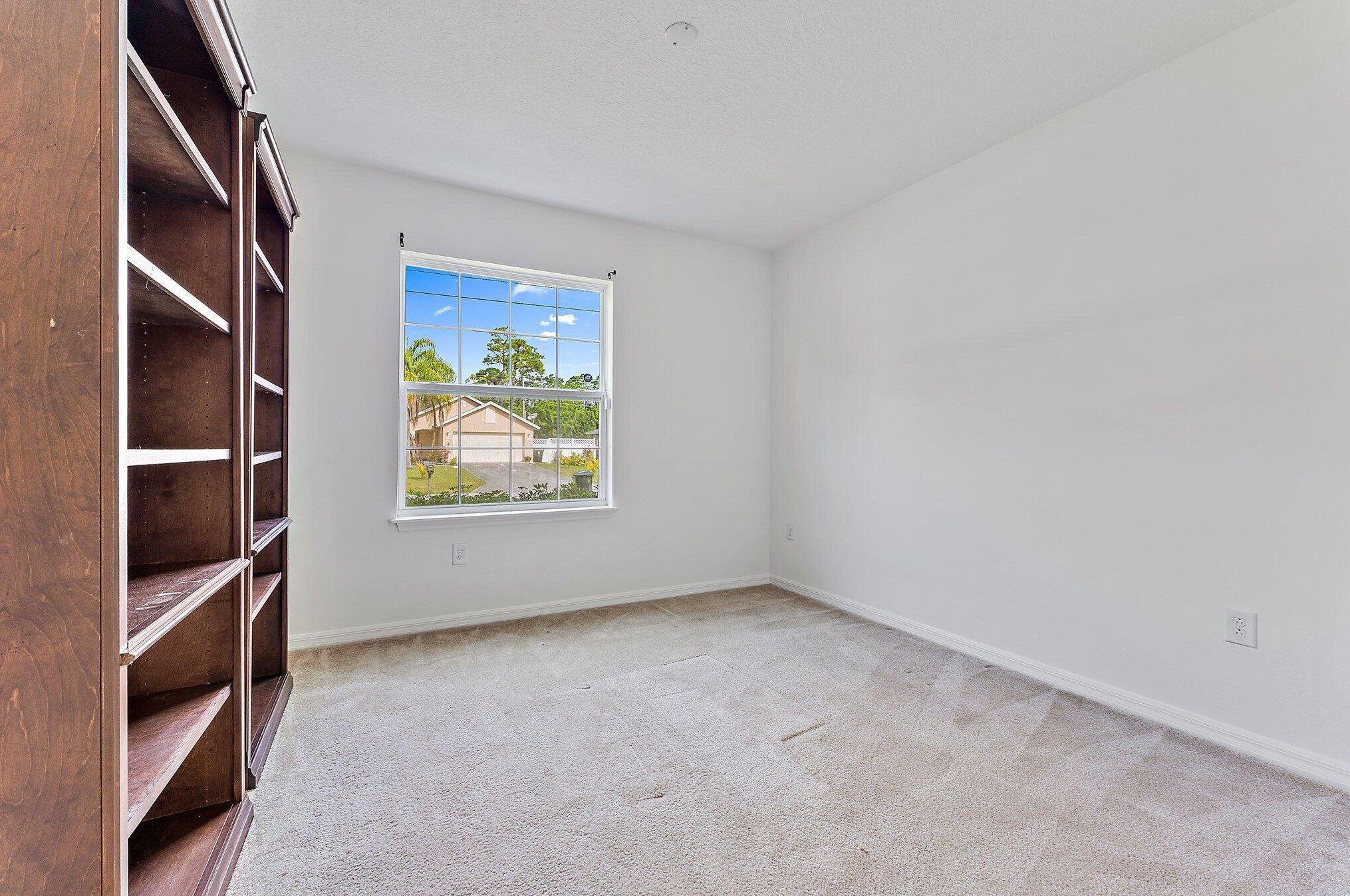 474 Saginaw Ave, Fort Pierce FL  34953-5990 exterior