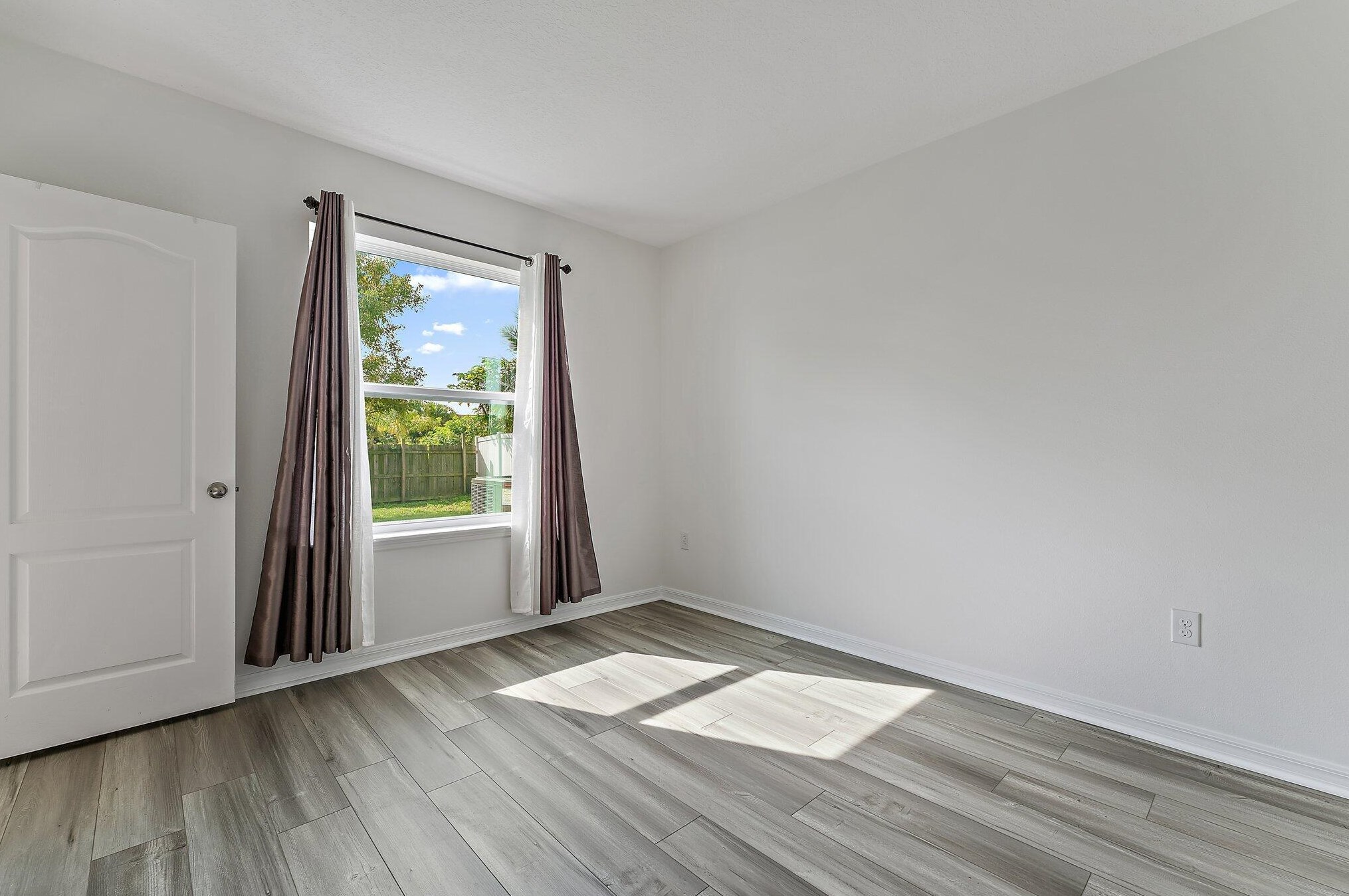 474 Saginaw Ave, Fort Pierce FL  34953-5990 exterior