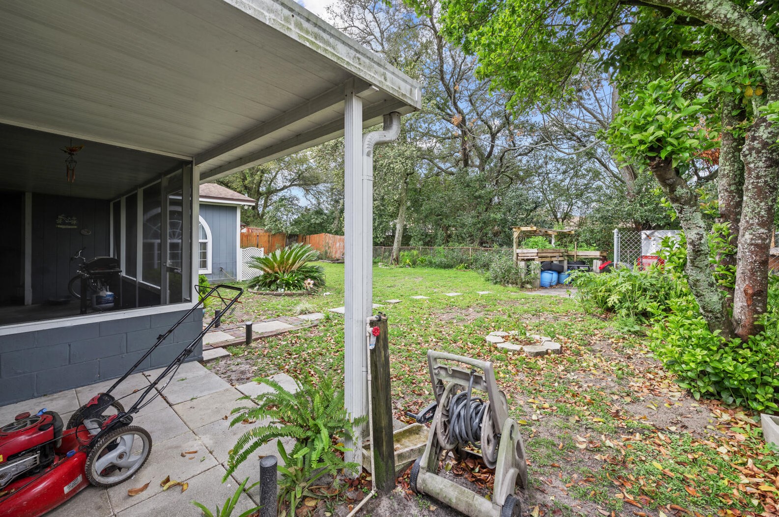 3126 Dalehurst Dr, Jacksonville FL  32277-2848 exterior