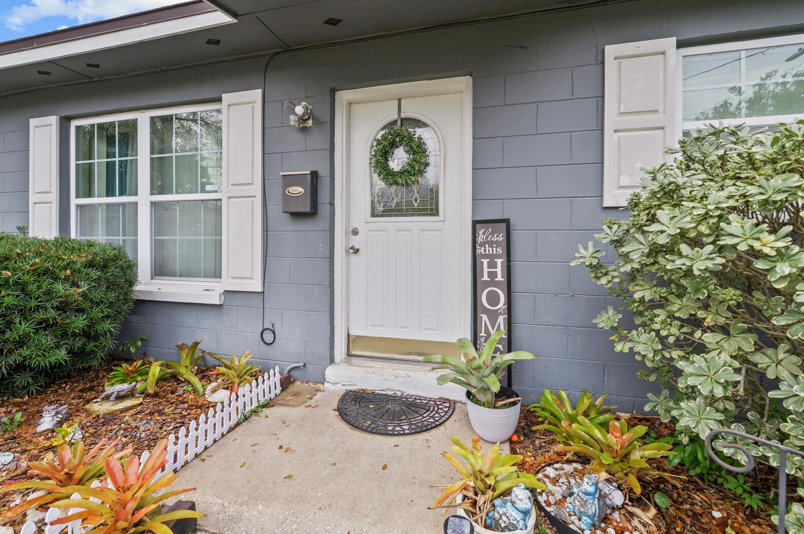 3126 Dalehurst Dr, Jacksonville FL  32277-2848 exterior