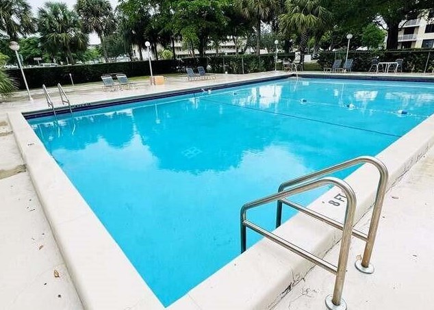 901 Hillcrest Dr, Hollywood FL 33021-7893 exterior