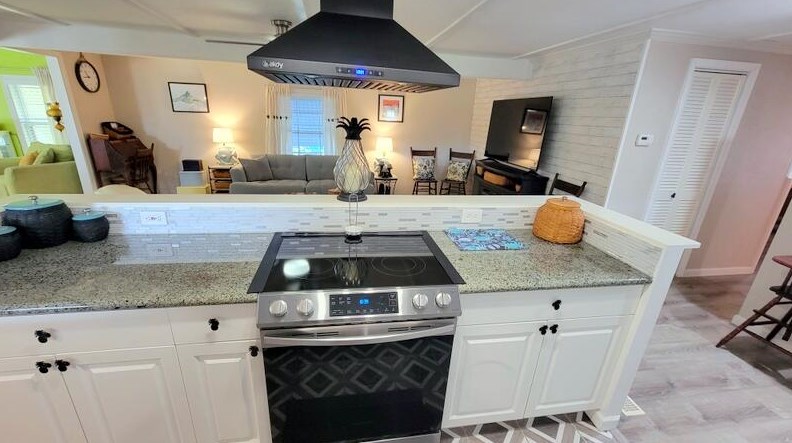 916 Spruce St, Sebastian FL  32976-7324 exterior