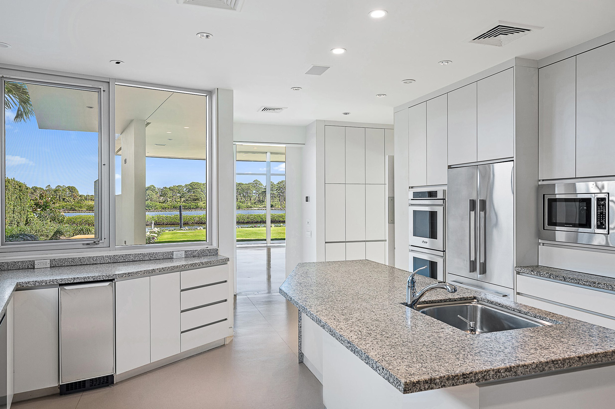 186 Spyglass Ln, Jupiter FL  33477-4037 exterior