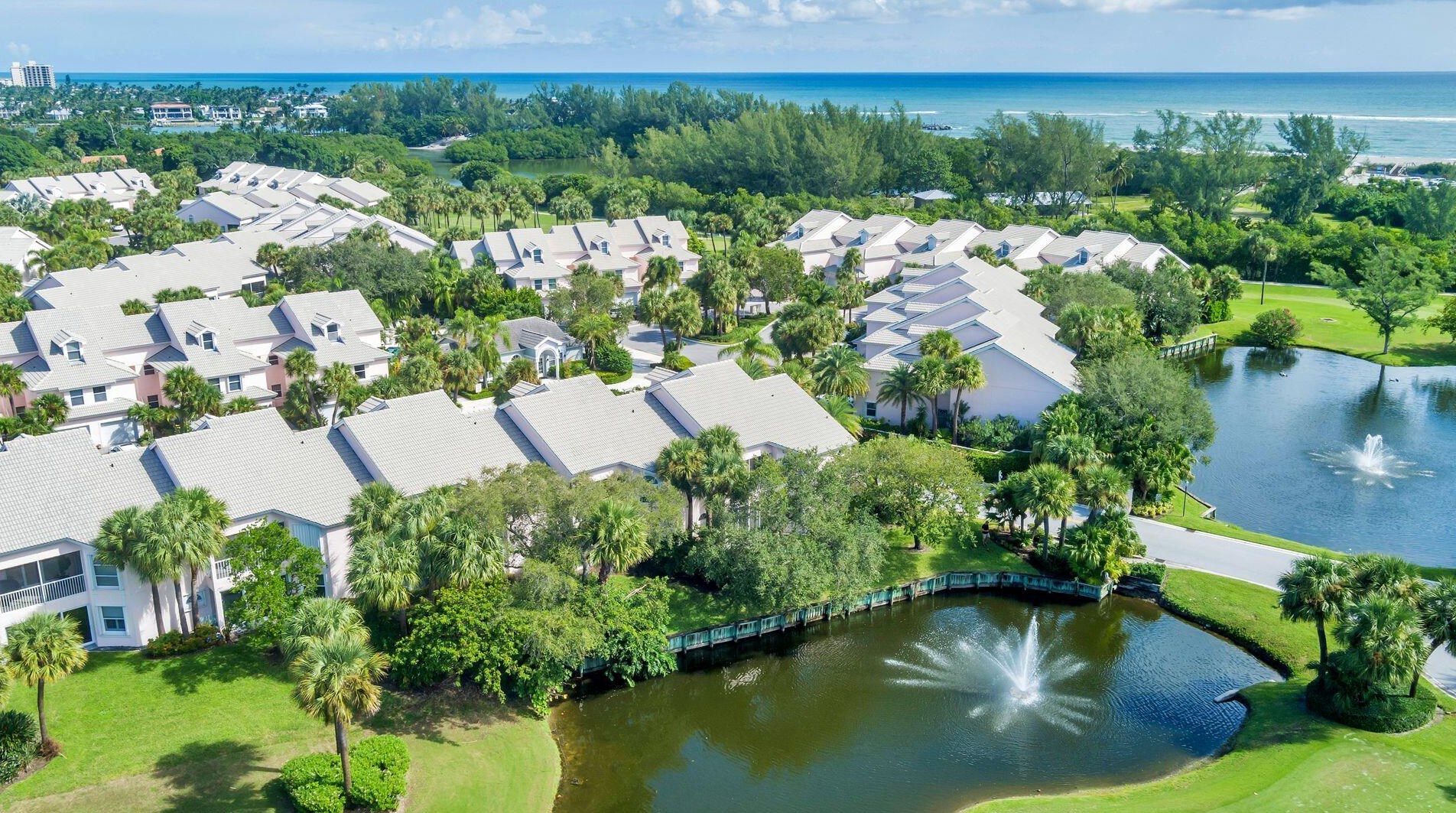 2905 Fairway Dr, Jupiter FL  33477-9521 exterior