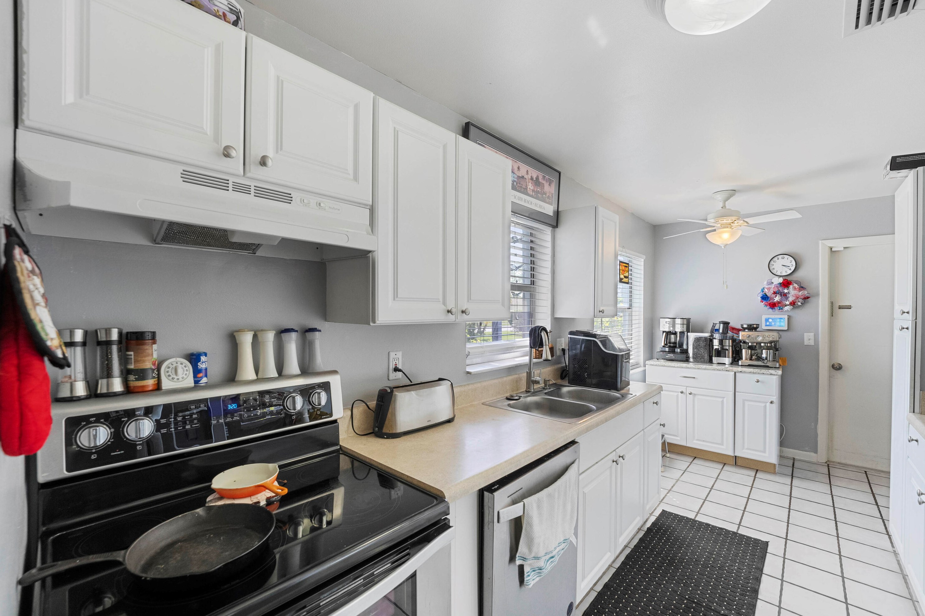 6107 Rainbow Cir, Lake Worth FL  33463-3606 exterior