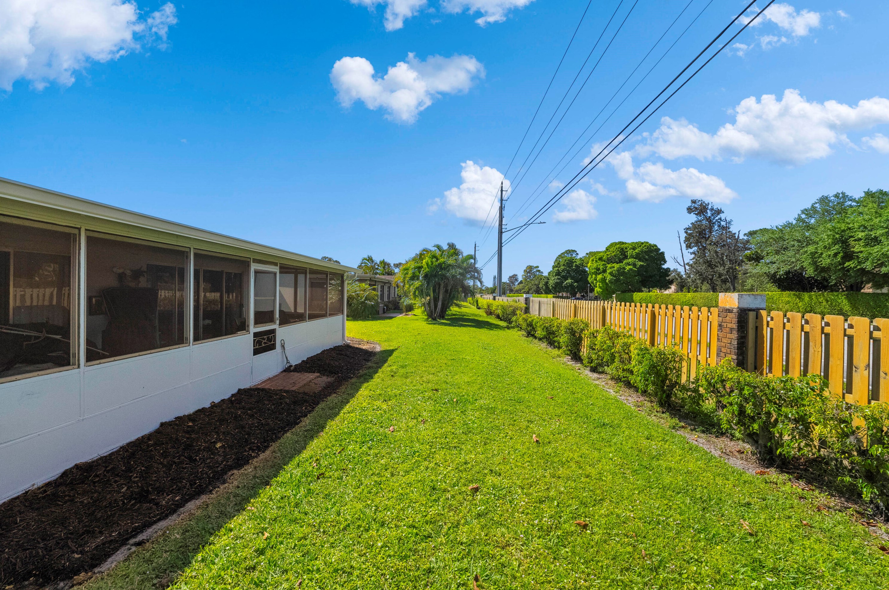 6107 Rainbow Cir, Lake Worth FL  33463-3606 exterior