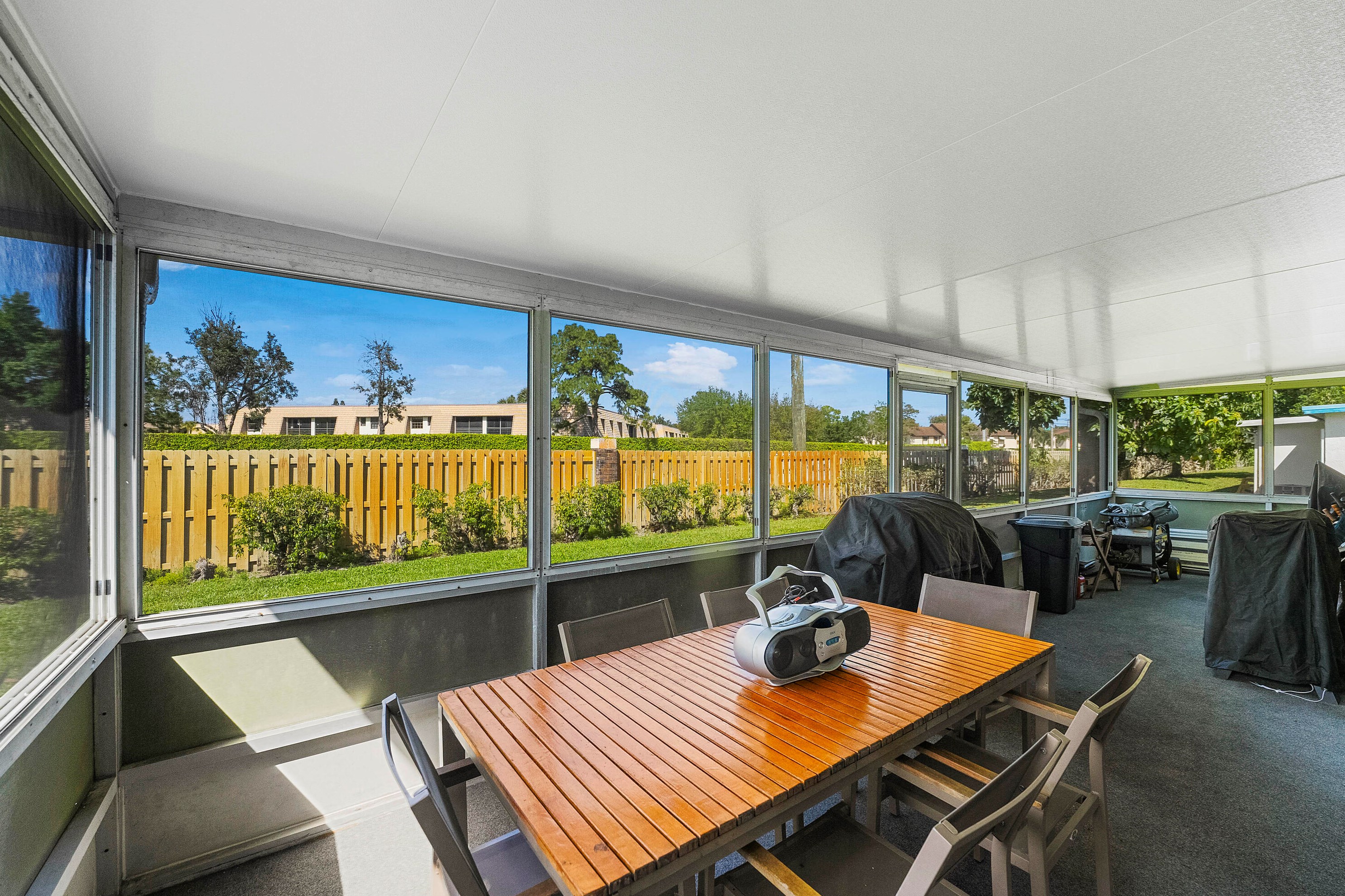 6107 Rainbow Cir, Lake Worth FL  33463-3606 exterior