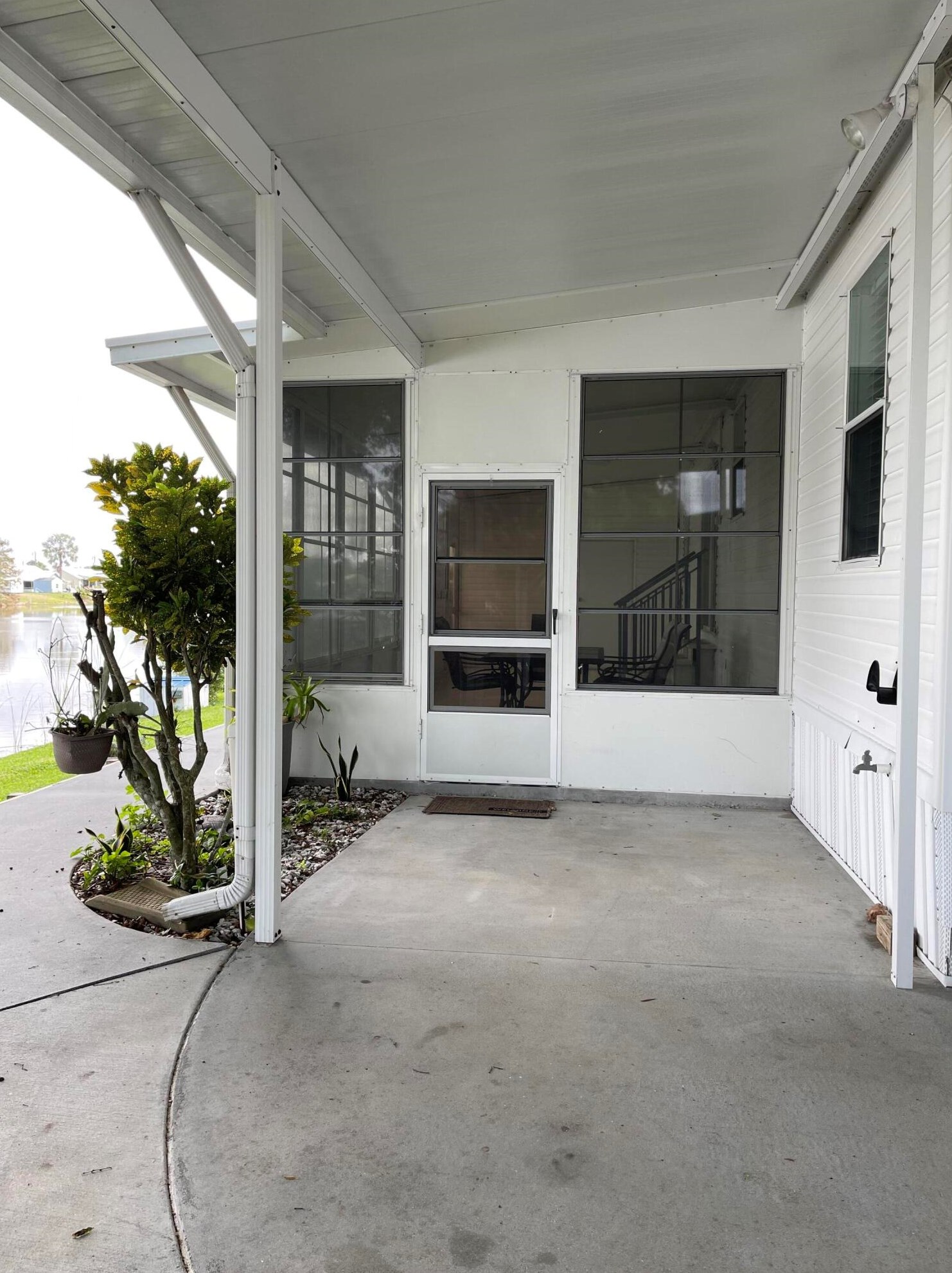 2401 29th St, Okeechobee FL  34974-6405 exterior