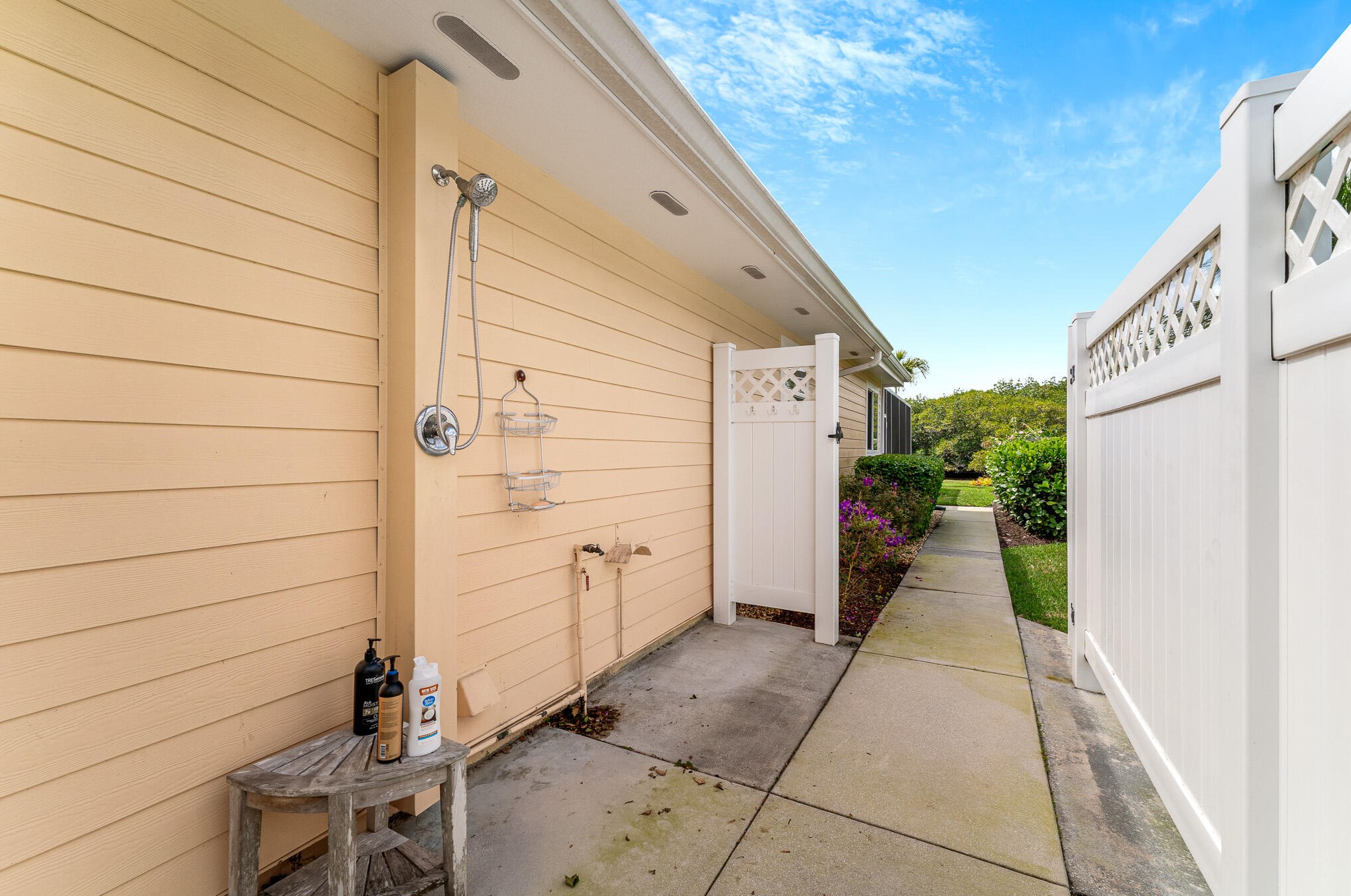 522 Pne Tree Ln, Palm City FL  34990-1420 exterior