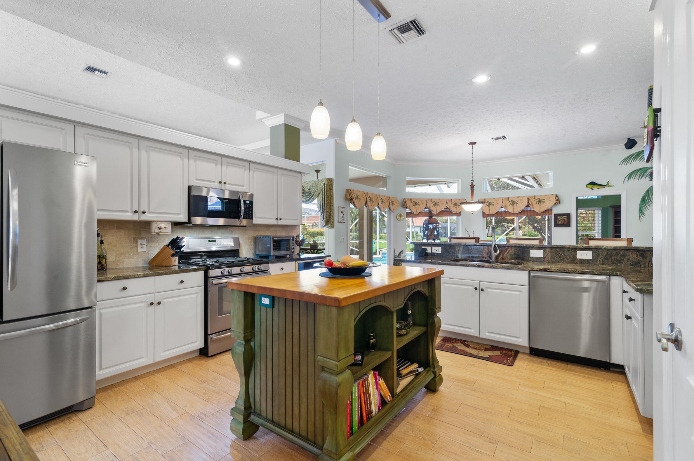 420 Crabapple Cv, Fort Pierce FL  34986-2327 exterior