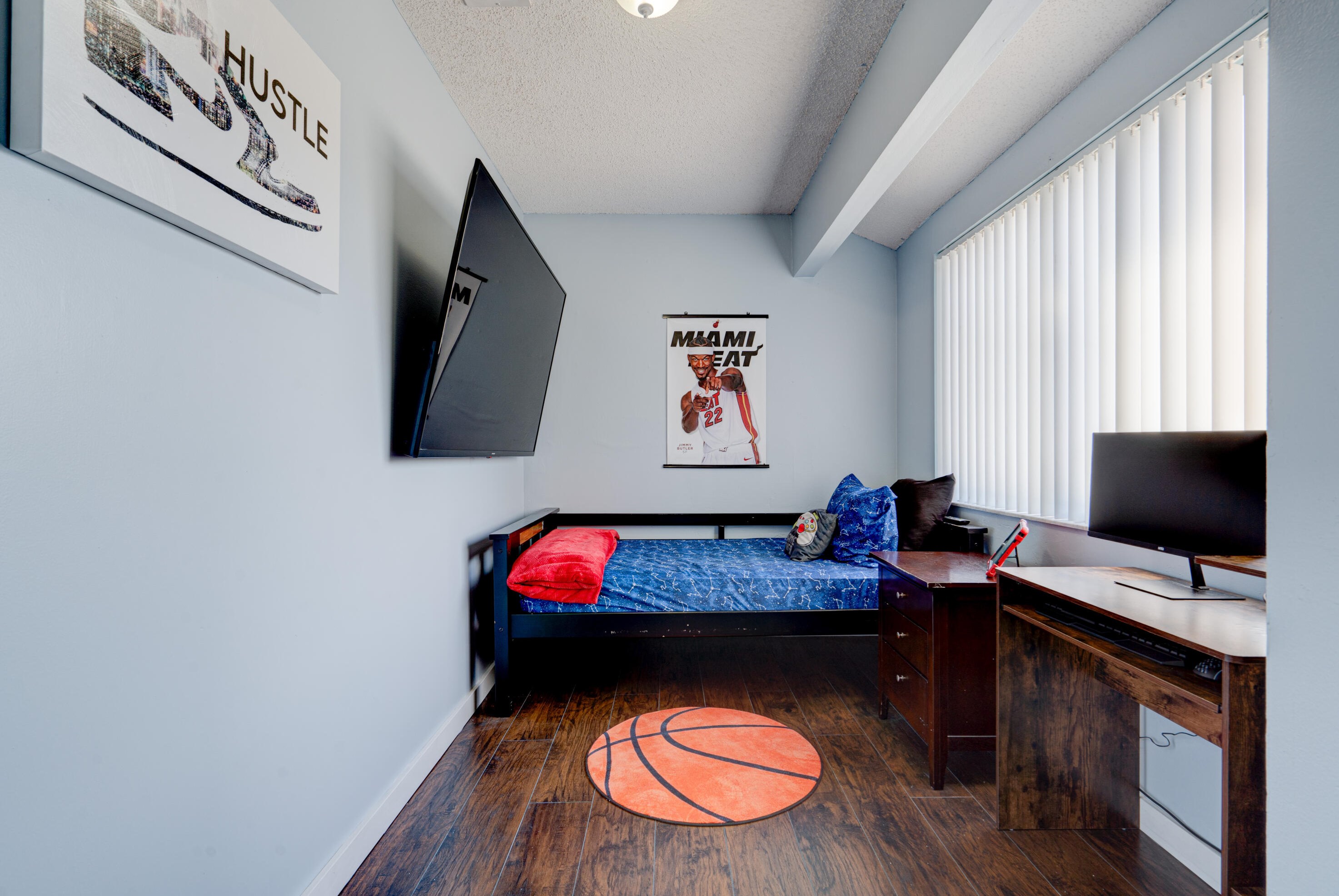 4702 Pier Dr, Lake Worth FL  33463-2640 exterior