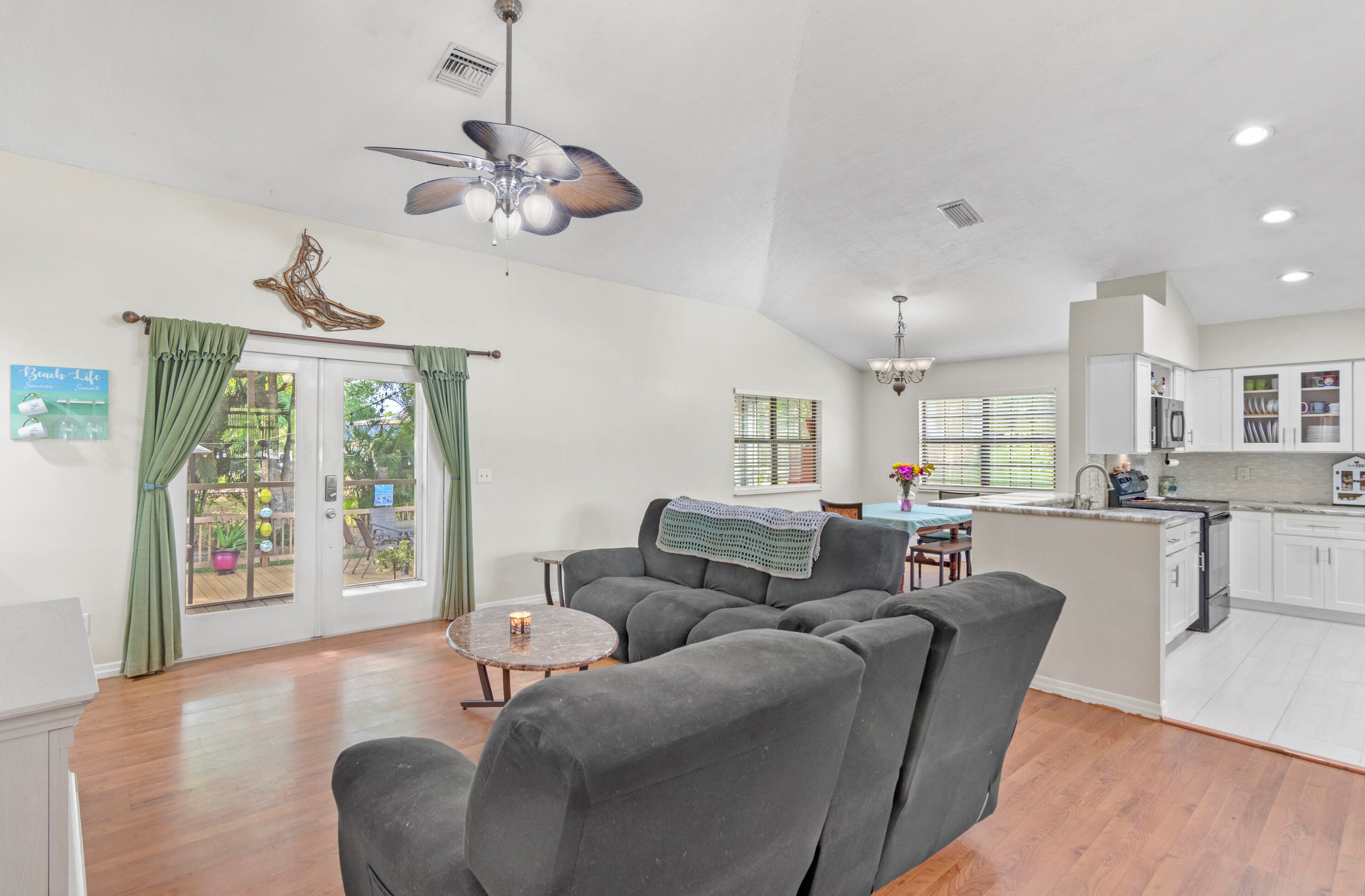 8325 94th Ct, Vero Beach FL  32967-3818 exterior