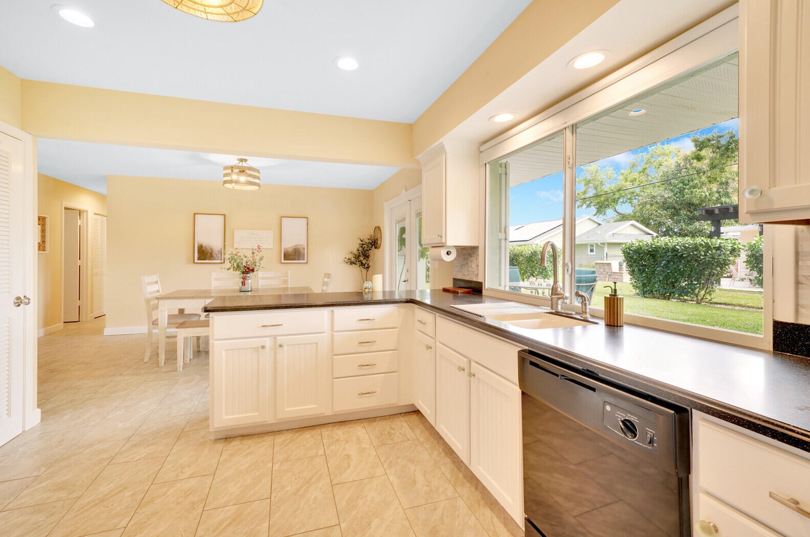 1964 5th Ave, Vero Beach FL  32962-7303 exterior