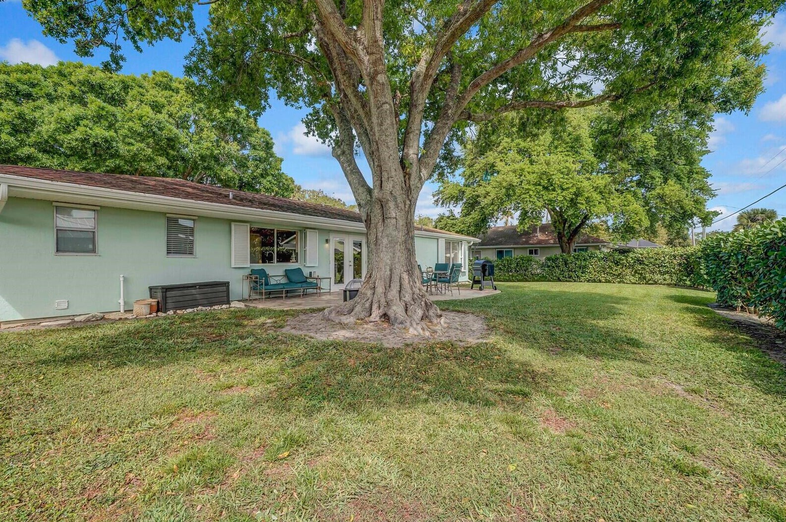 1964 5th Ave, Vero Beach FL  32962-7303 exterior