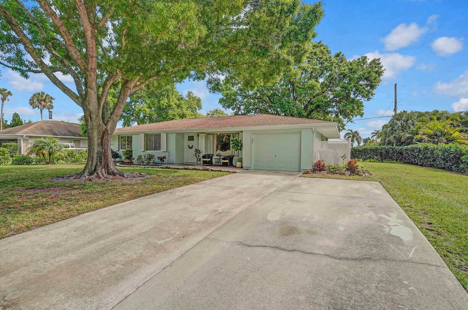 1964 5th Ave, Vero Beach FL  32962-7303 exterior