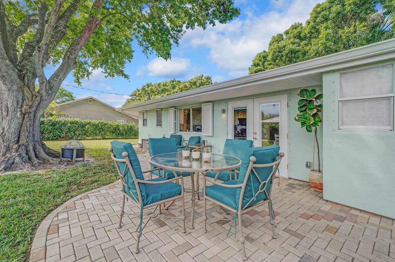 1964 5th Ave, Vero Beach FL  32962-7303 exterior