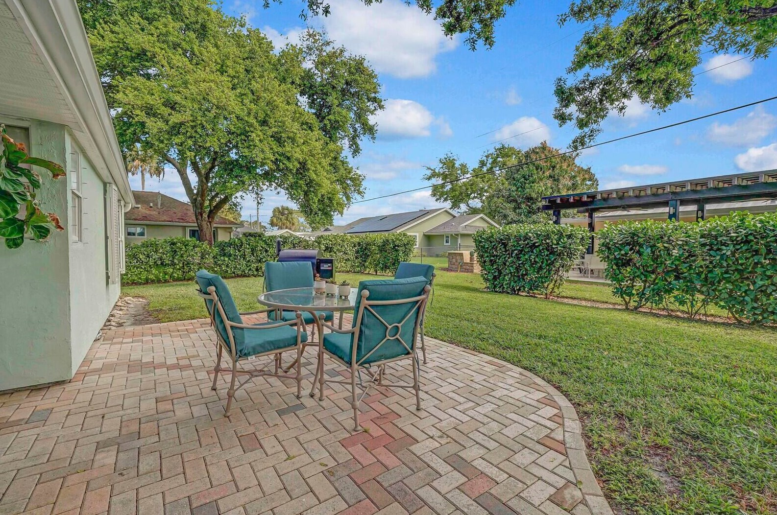 1964 5th Ave, Vero Beach FL  32962-7303 exterior