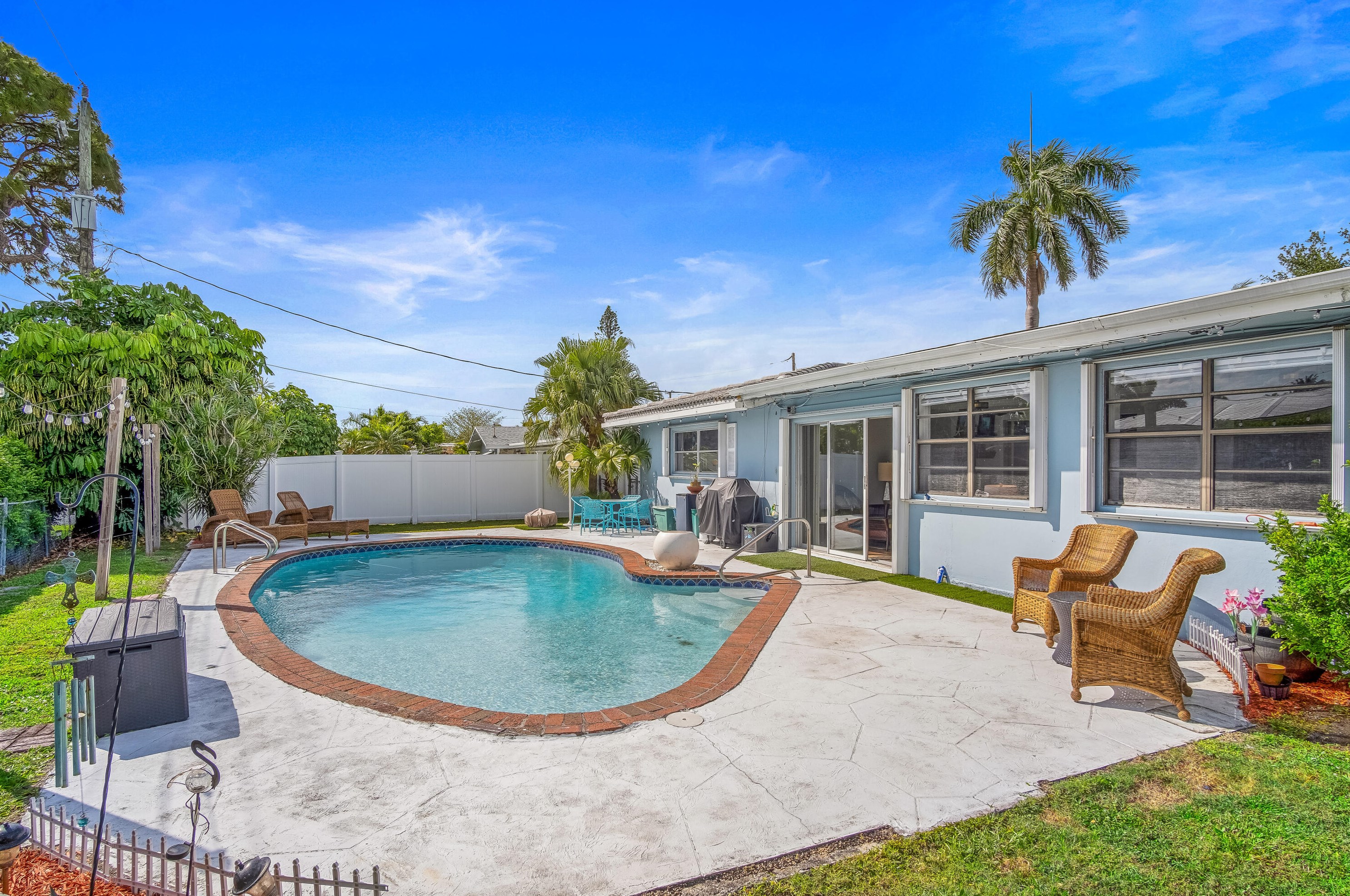 812 Chapel Hl Blvd, Boynton Beach FL 33435-8112 exterior