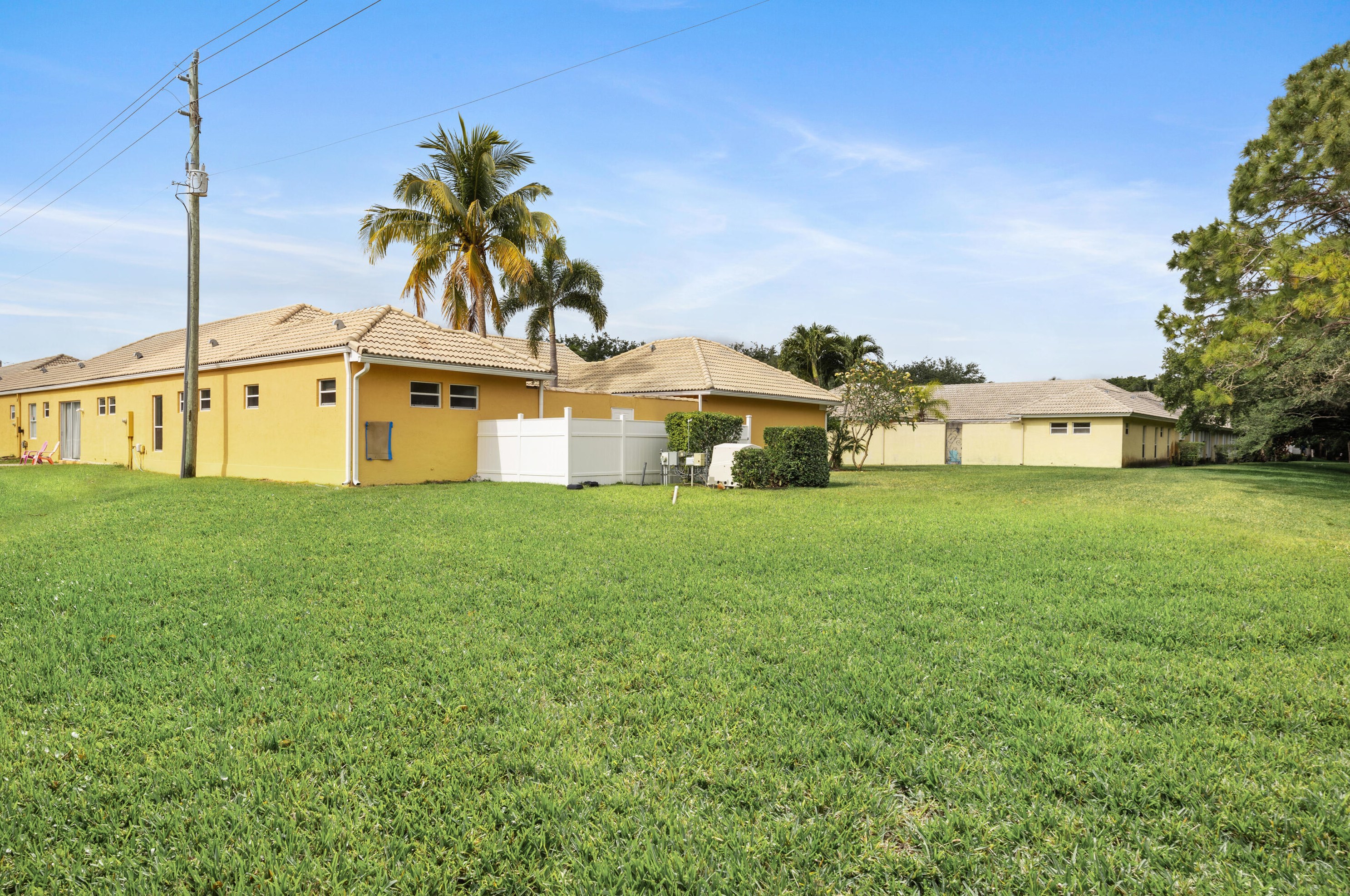 9924 Boynton Gardens Way, Boynton Beach FL 33437-5344 exterior