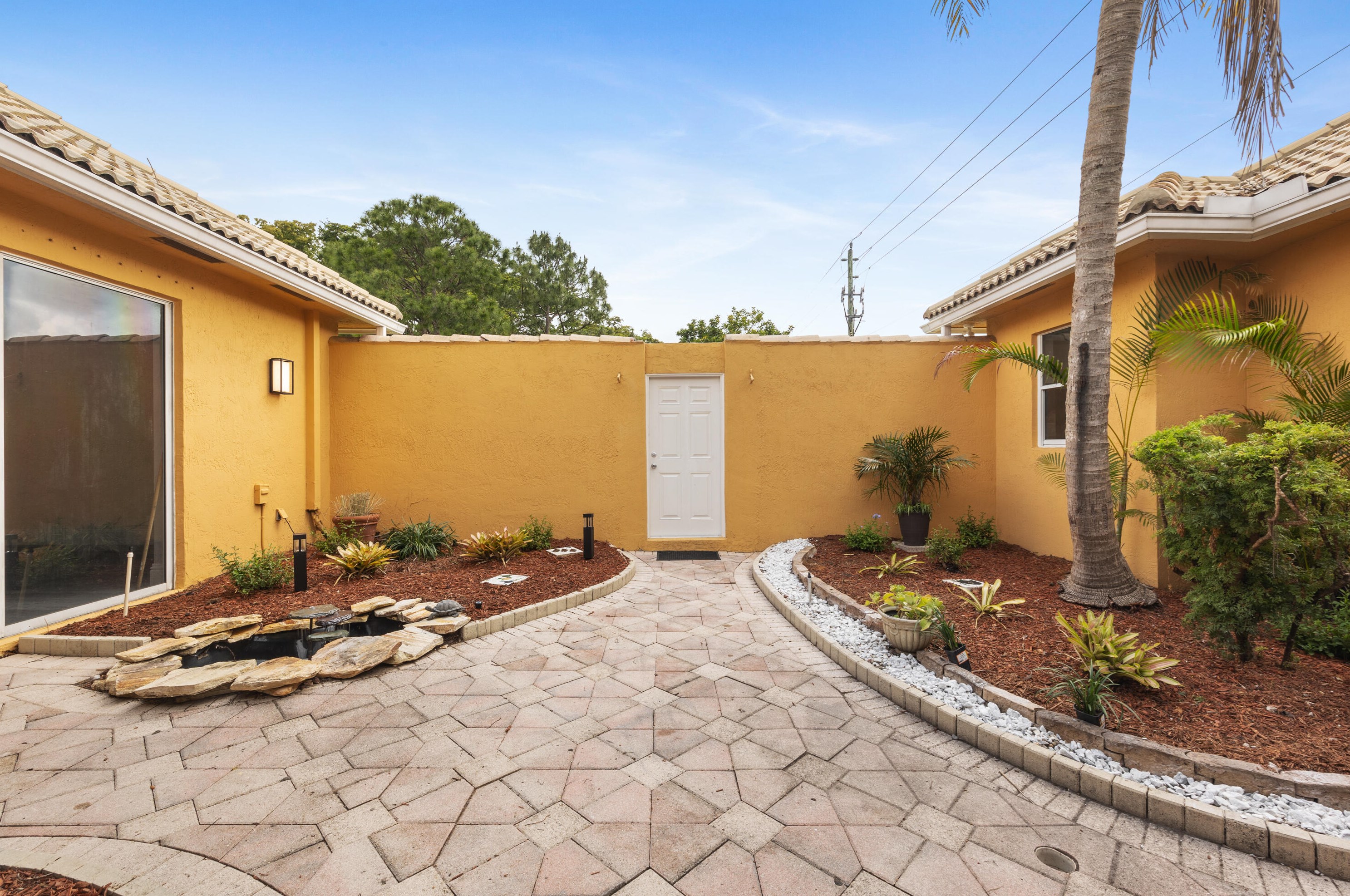 9924 Boynton Gardens Way, Boynton Beach FL 33437-5344 exterior
