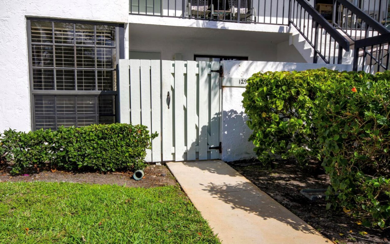 1405 Federal Hwy, Delray Beach FL  33483-5009 exterior