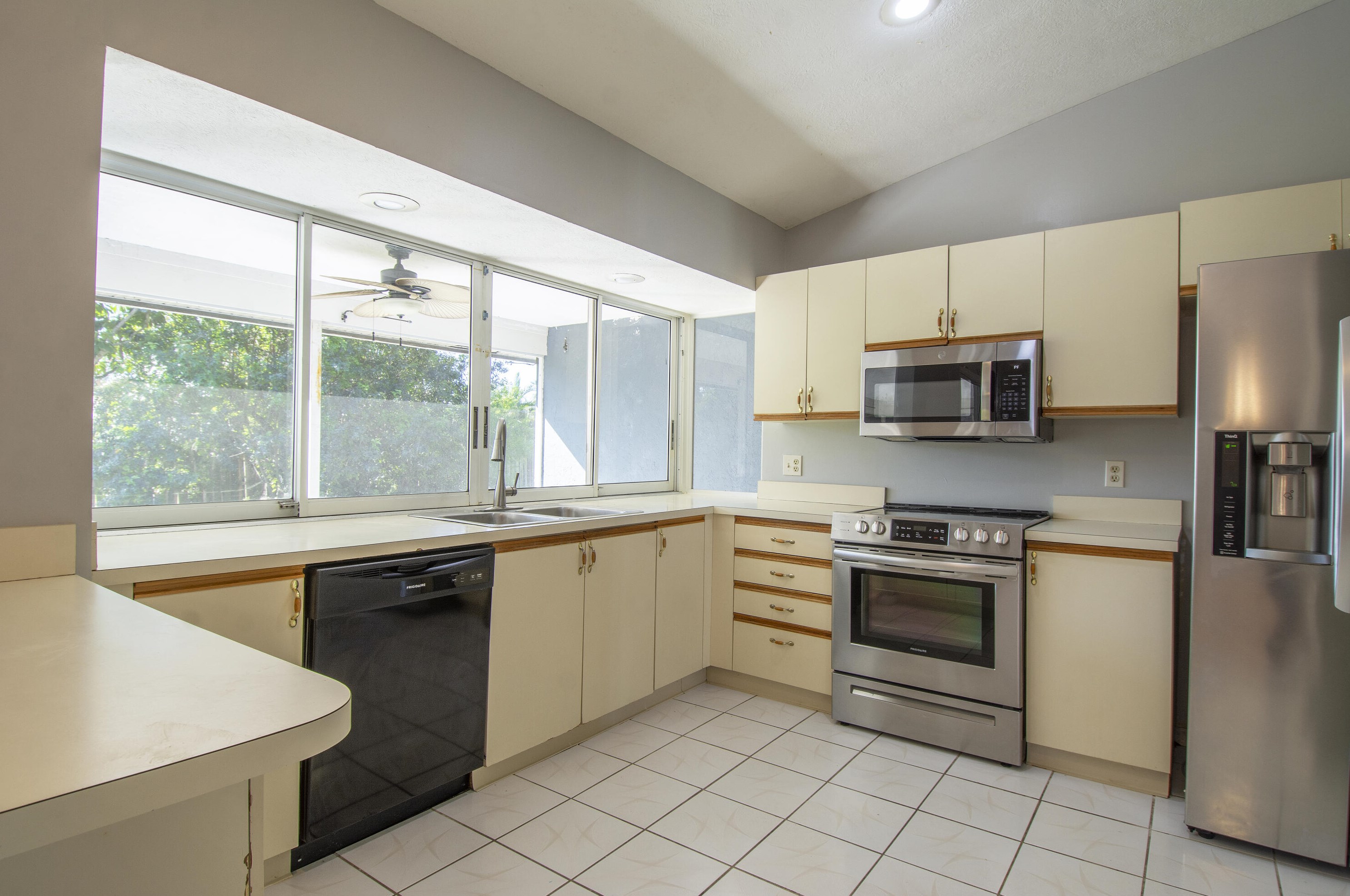 366 Strait Ave, Fort Pierce FL  34983-4547 exterior