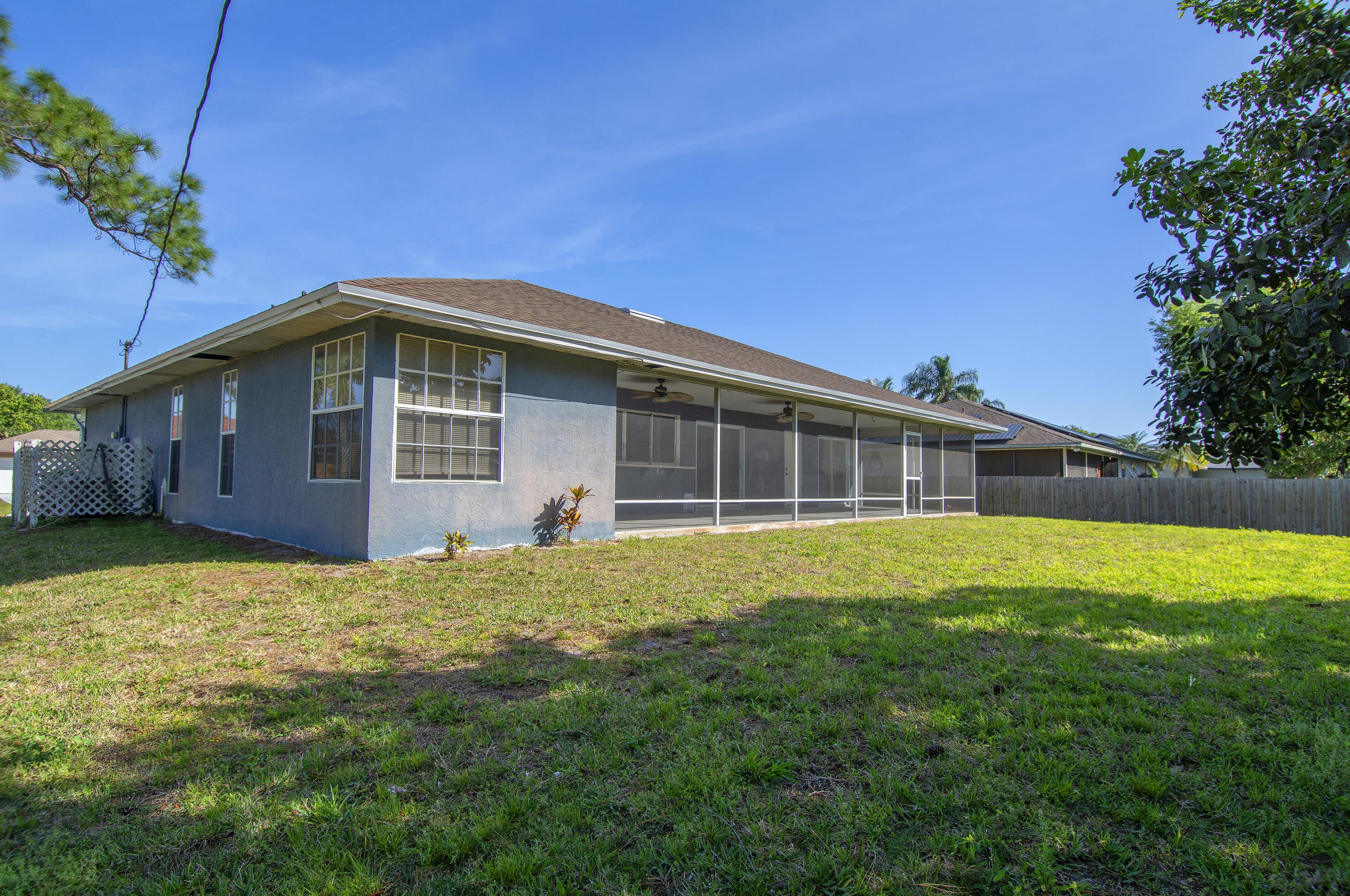 366 Strait Ave, Fort Pierce FL  34983-4547 exterior