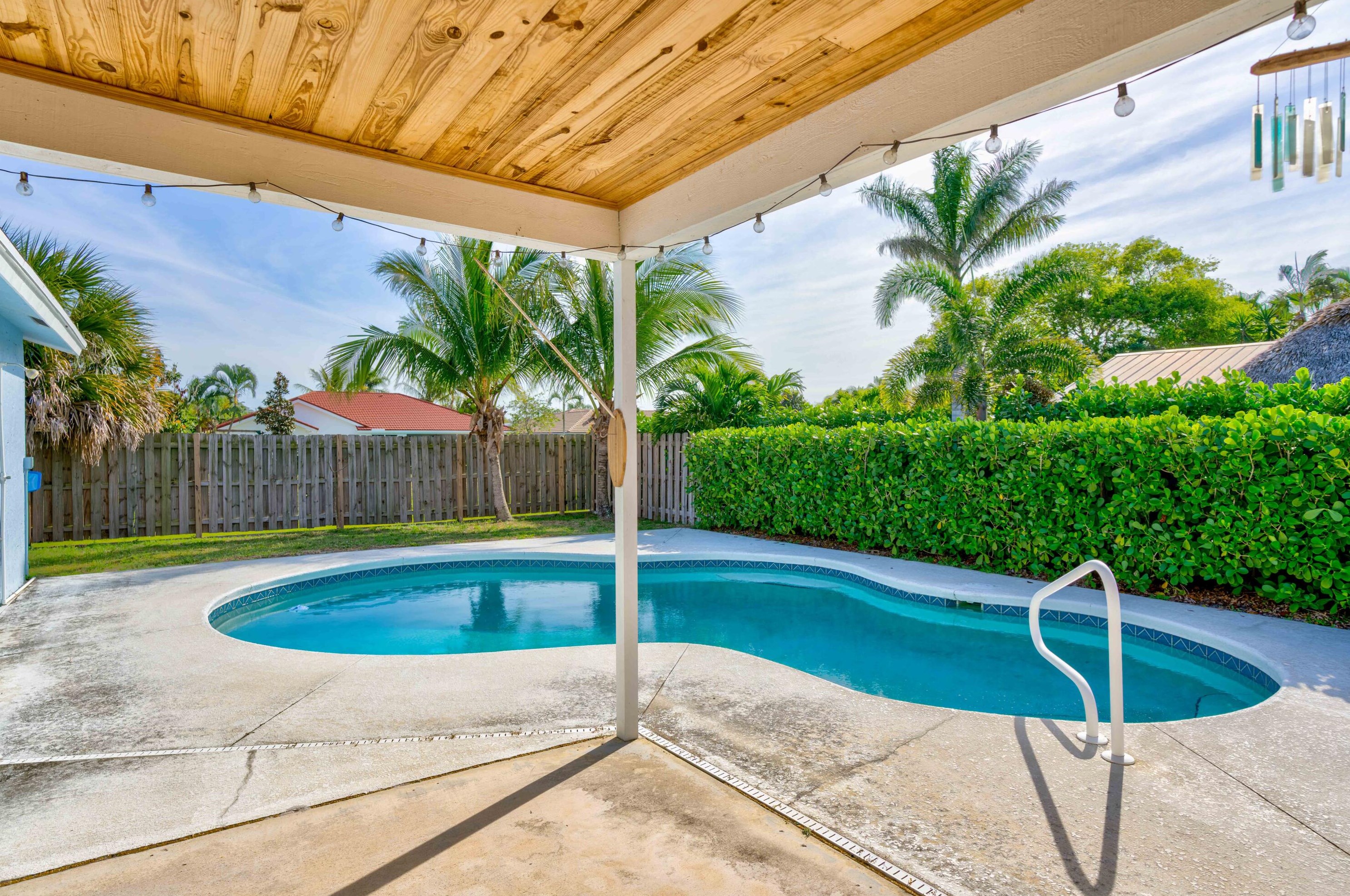 49 Chapel Ct, Jupiter FL 33469-2168 exterior