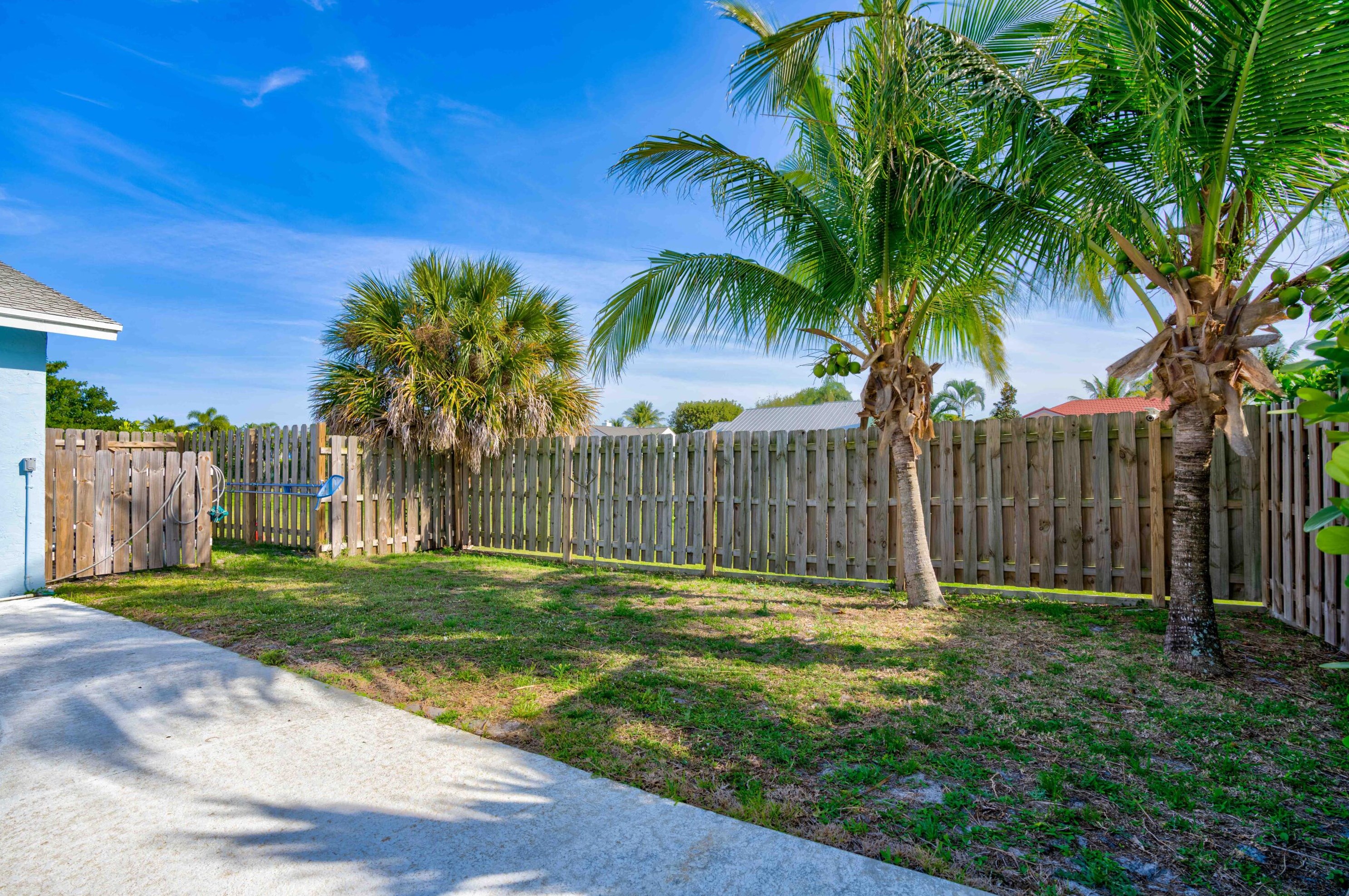 49 Chapel Ct, Jupiter FL 33469-2168 exterior