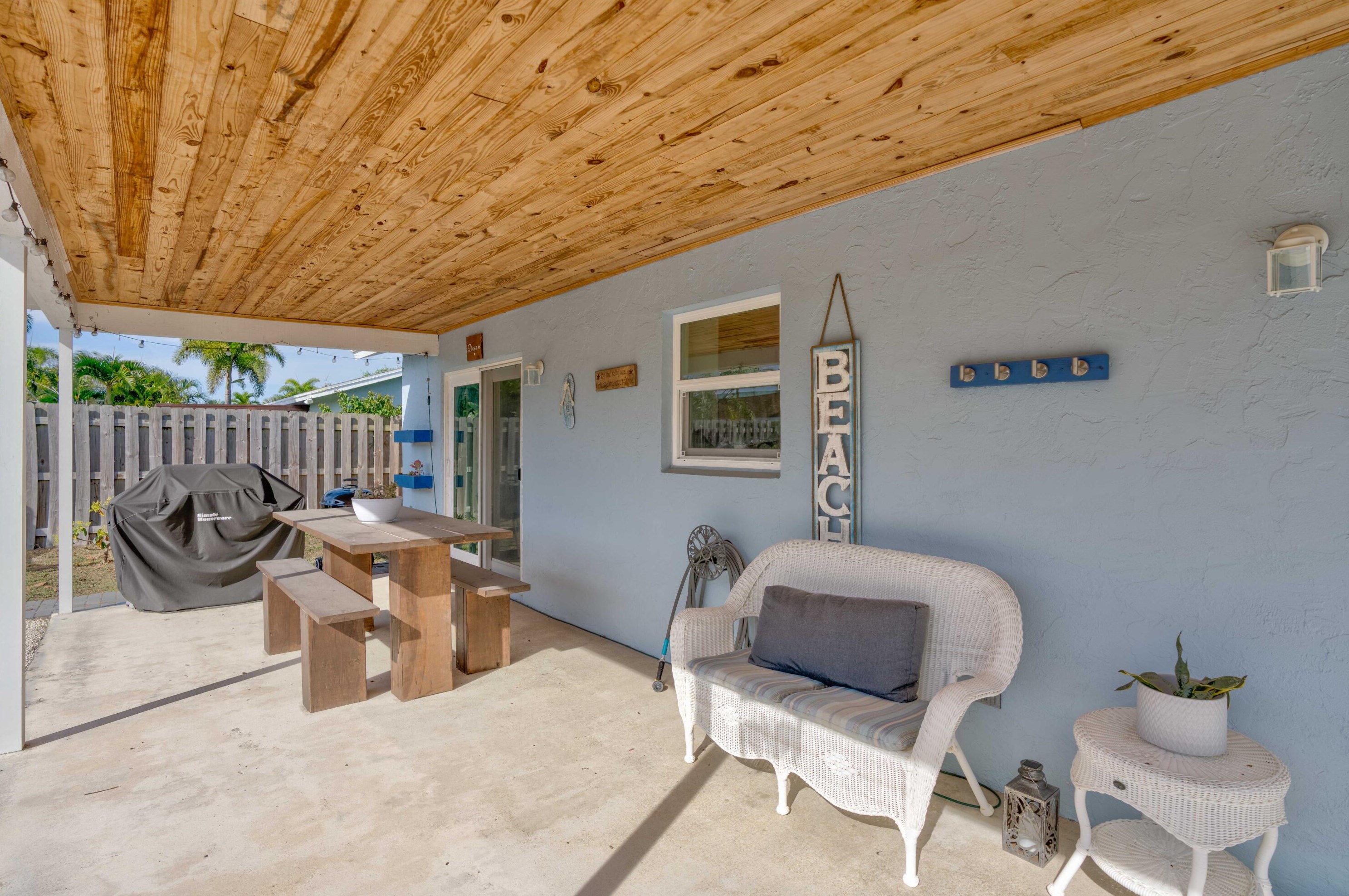 49 Chapel Ct, Jupiter FL 33469-2168 exterior