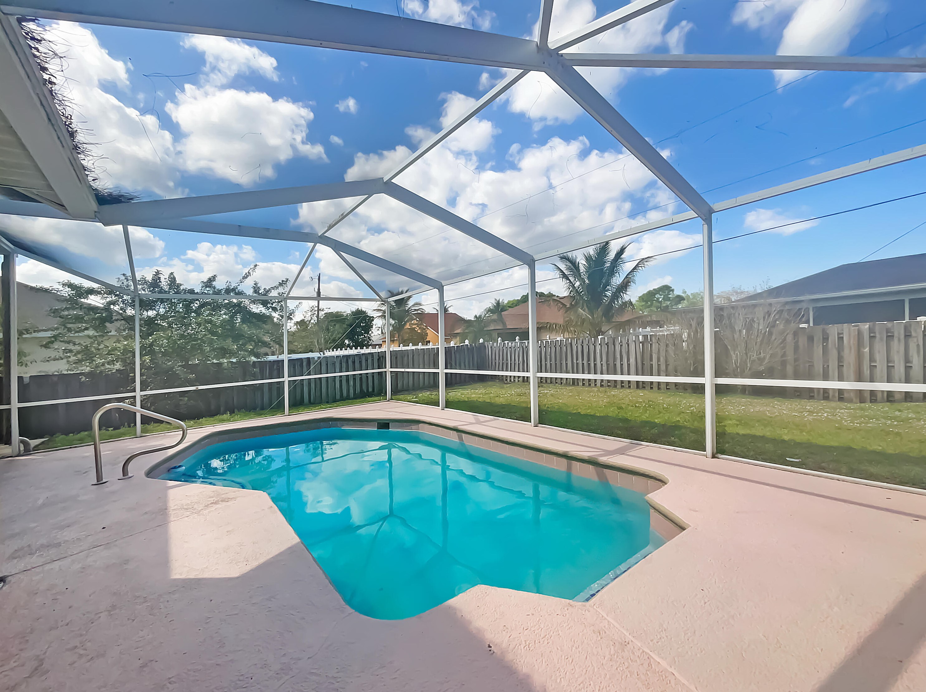 213 Ray Ave, Fort Pierce FL 34983-3067 exterior