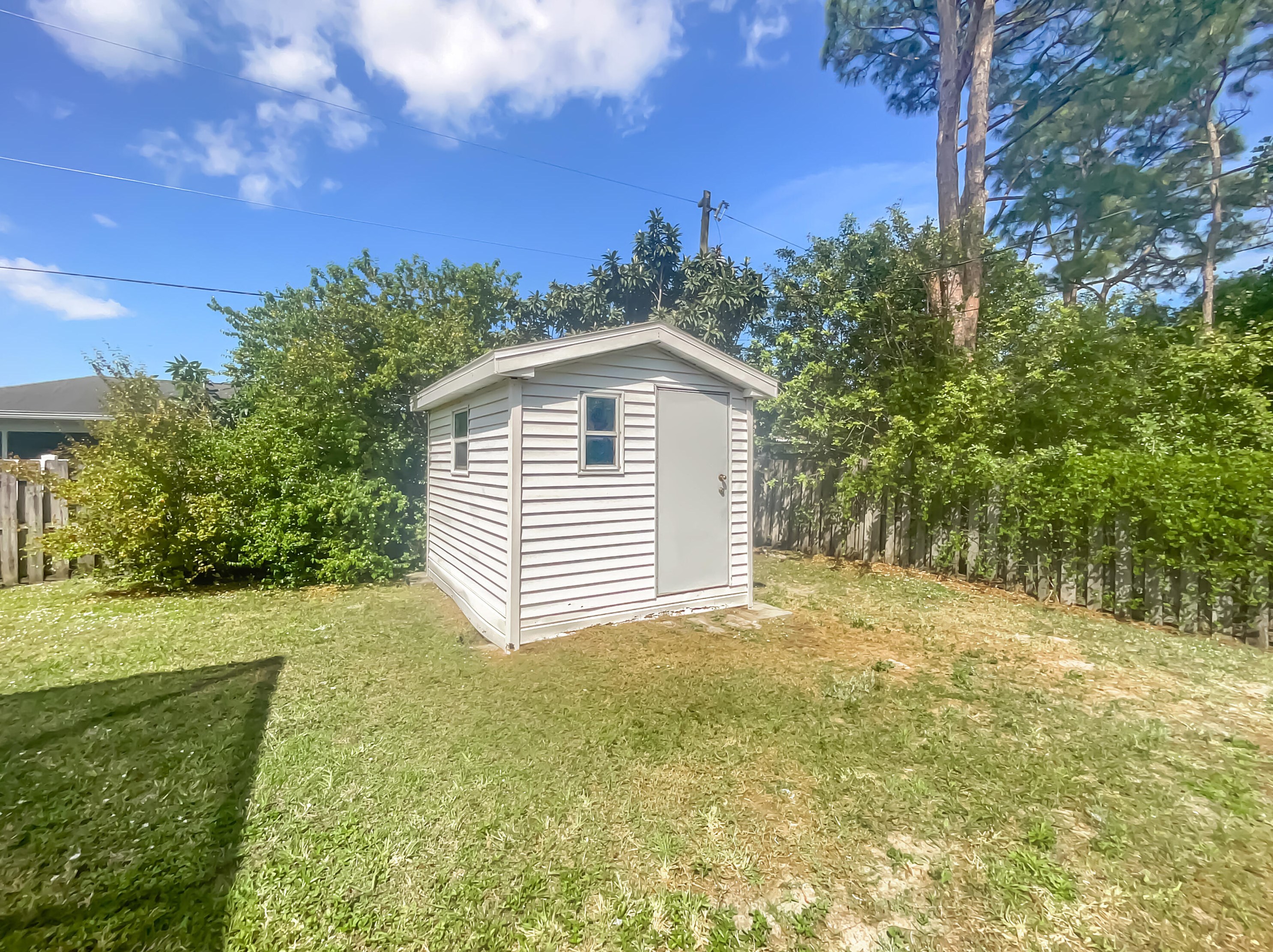 213 Ray Ave, Fort Pierce FL 34983-3067 exterior