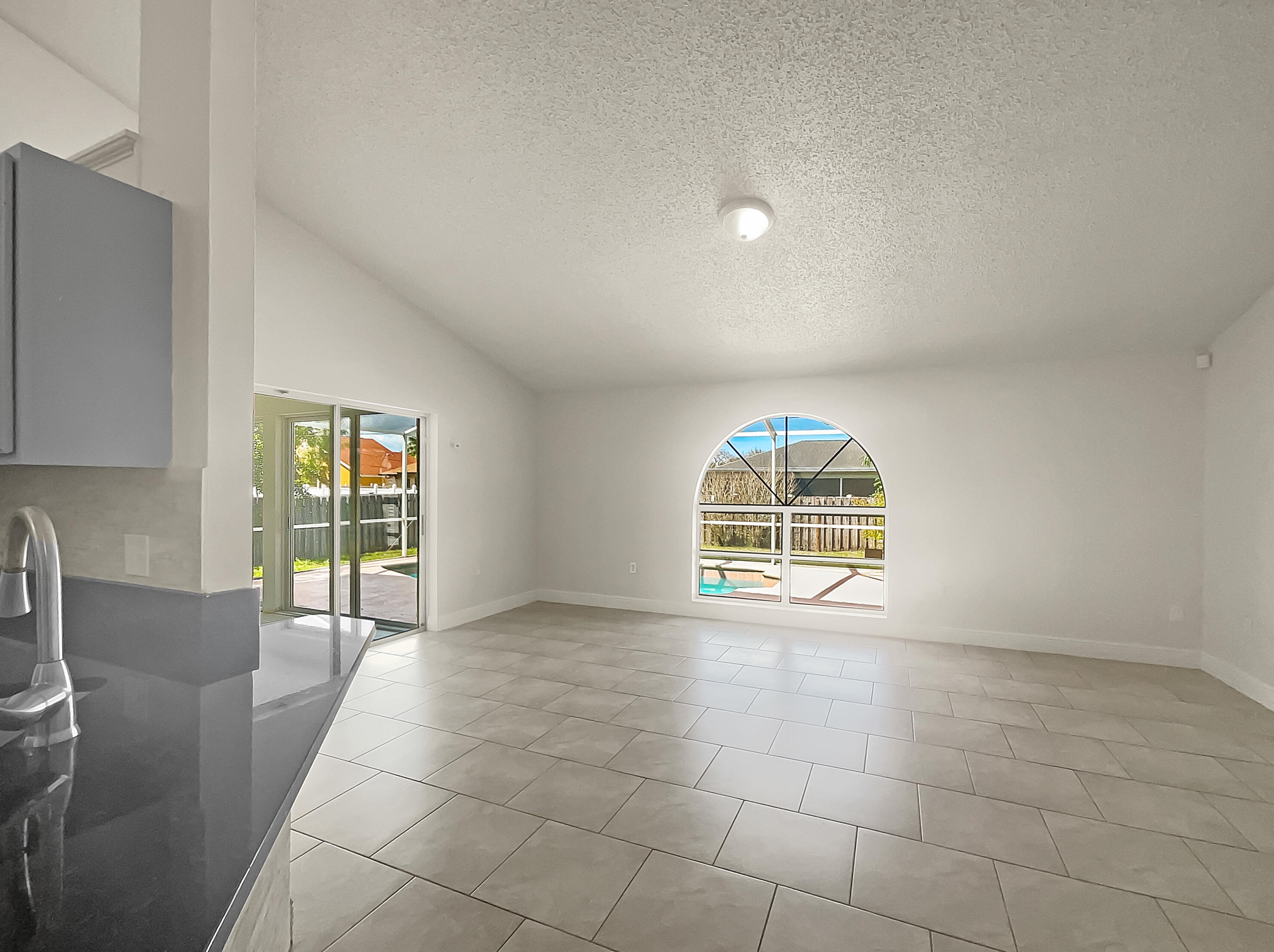 213 Ray Ave, Fort Pierce FL 34983-3067 exterior