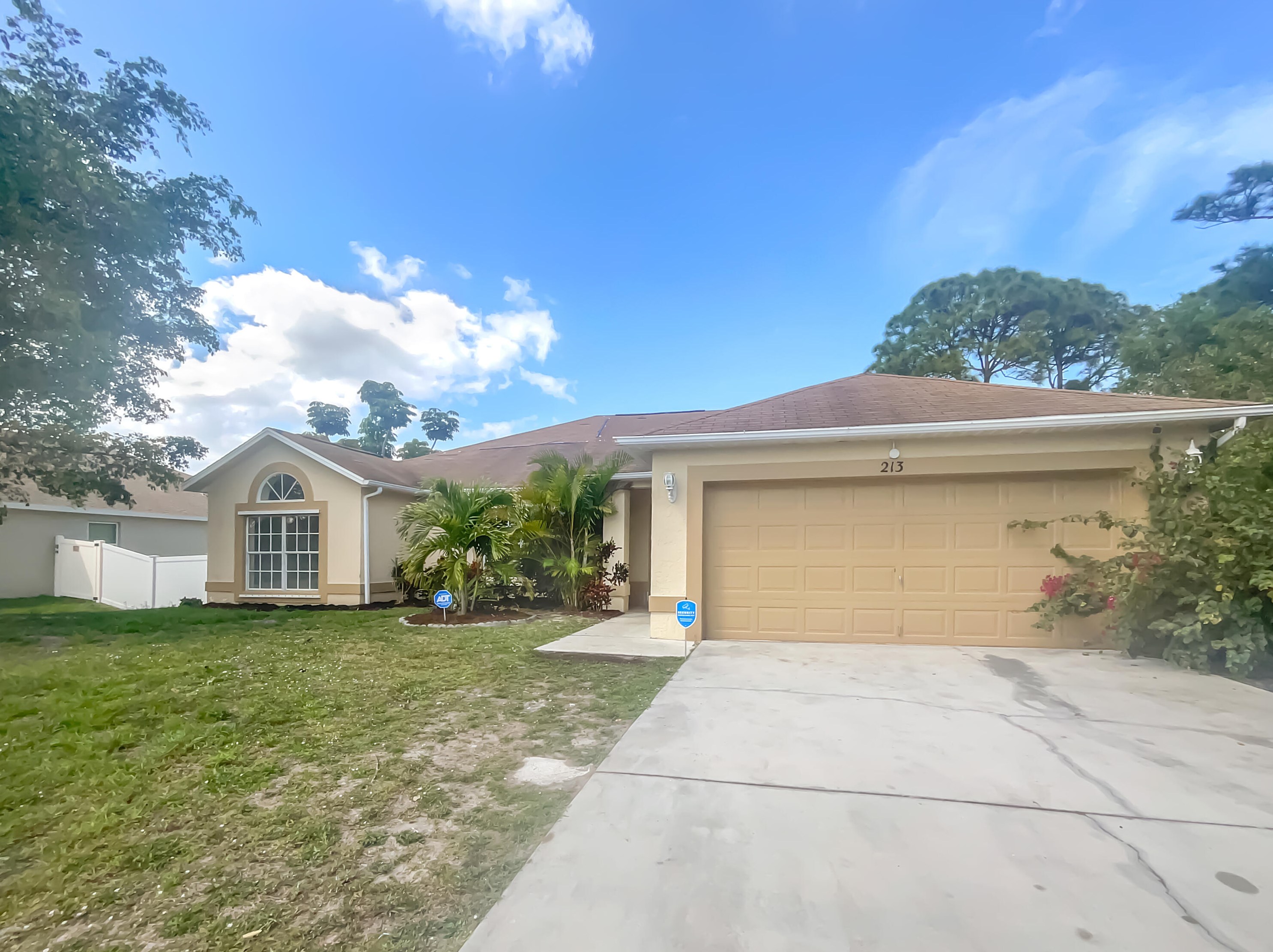 213 Ray Ave, Fort Pierce FL 34983-3067 exterior