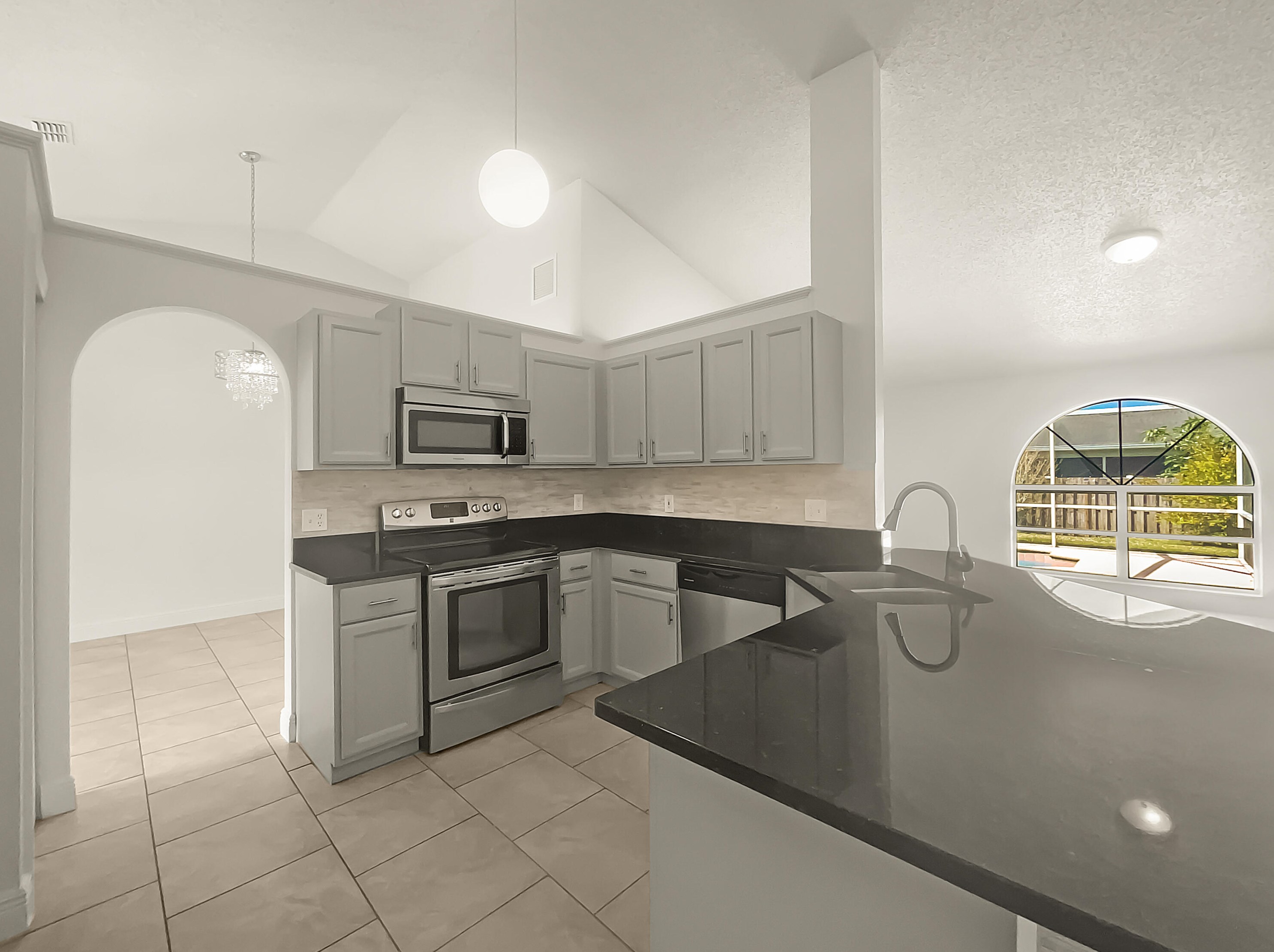 213 Ray Ave, Fort Pierce FL 34983-3067 exterior