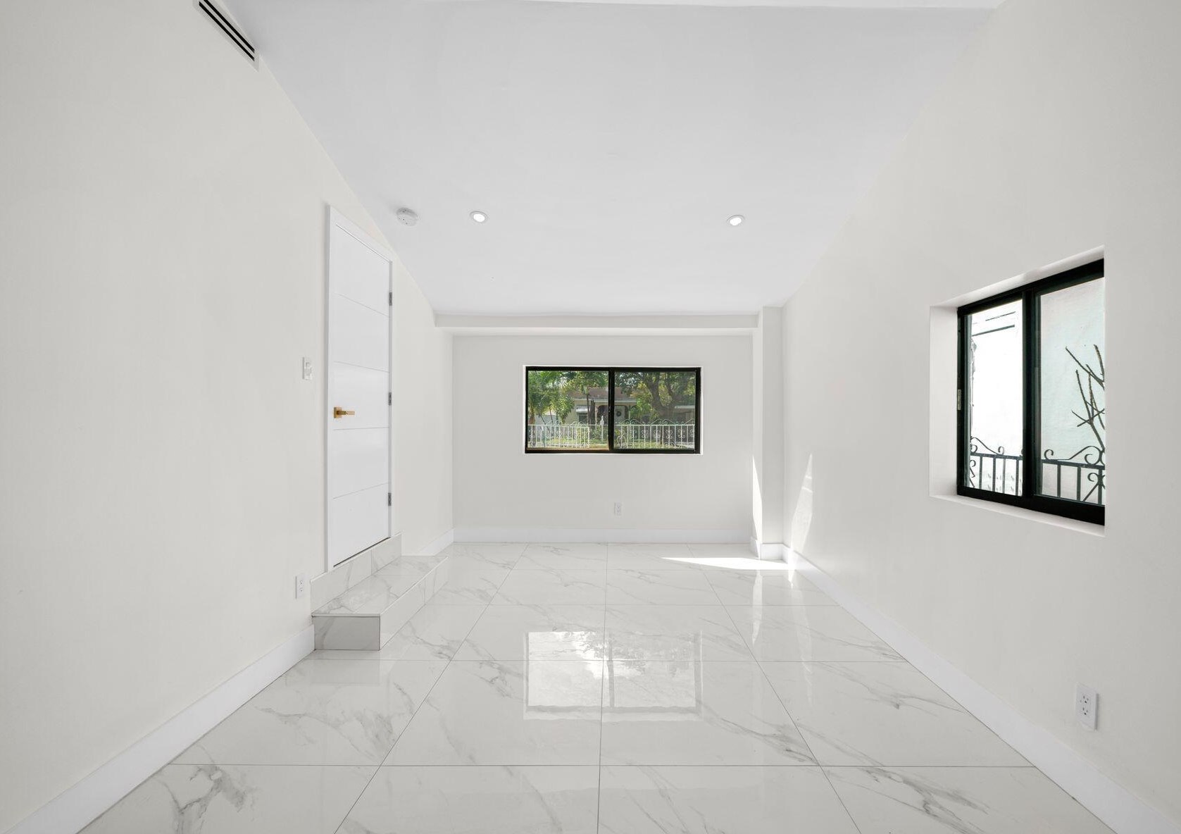 1367 41st St, Miami FL  33142-4889 exterior