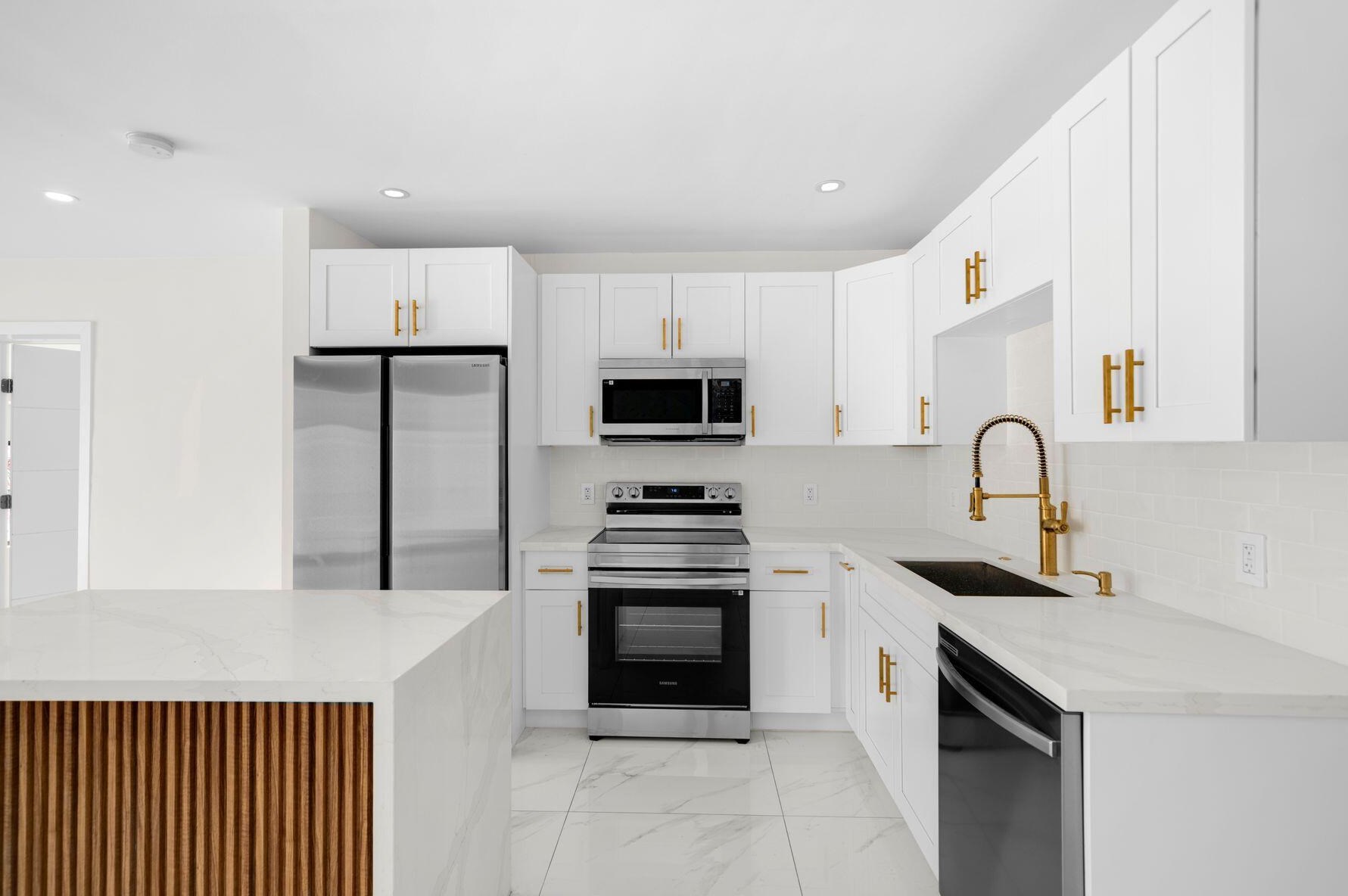 1367 41st St, Miami FL  33142-4889 exterior